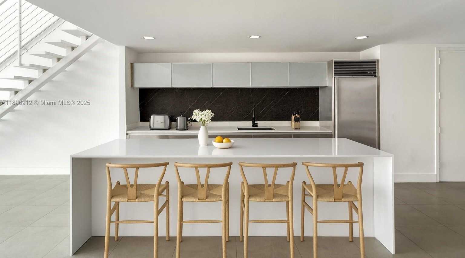 Small Image of 1040 BISCAYNE BLVD #2402, Miami Number 4