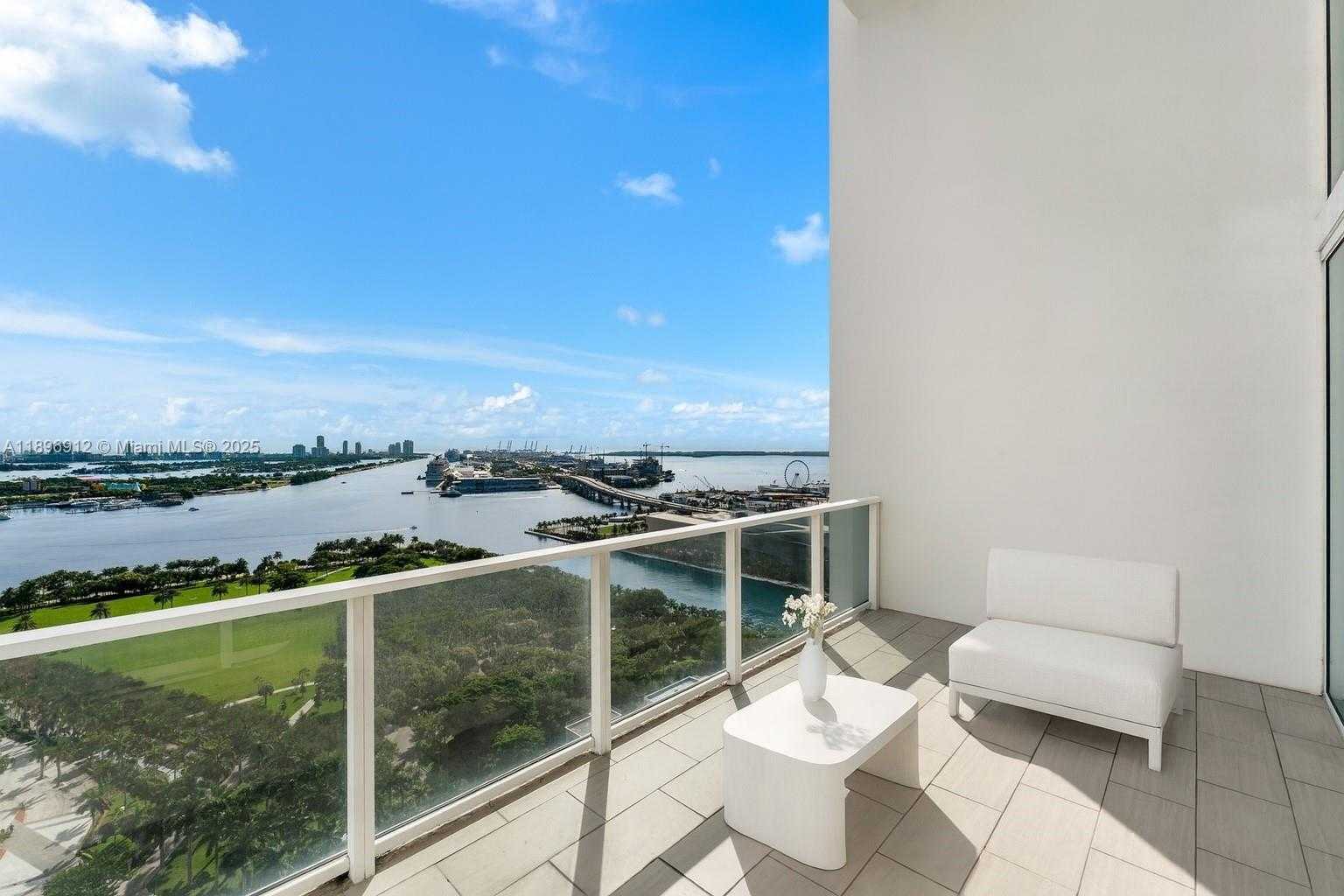 Small Image of 1040 BISCAYNE BLVD #2402, Miami Number 5