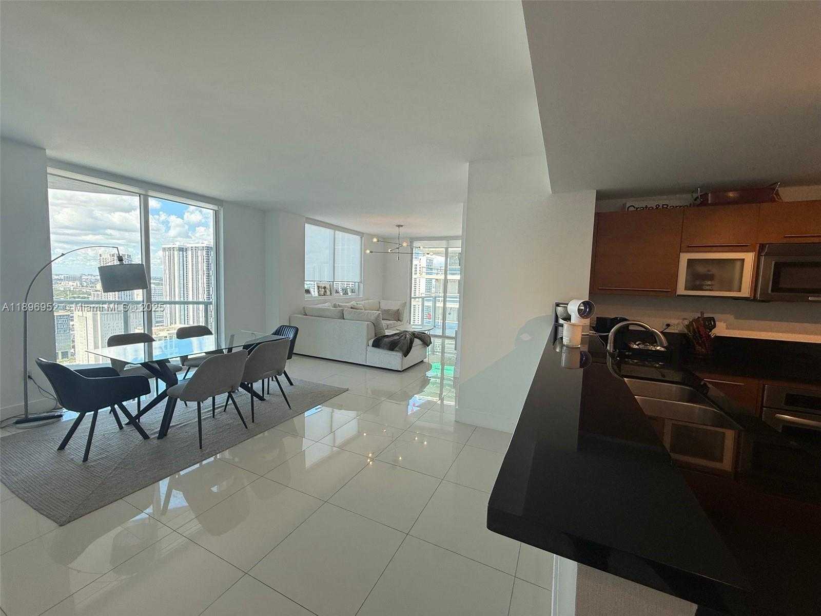 Small Image of 244 BISCAYNE BLVD #3708, Miami Number 10