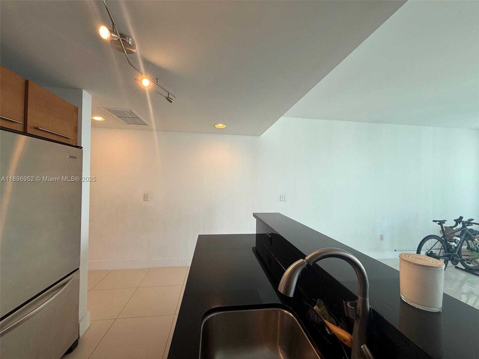 Small Image of 244 BISCAYNE BLVD #3708, Miami Number 15