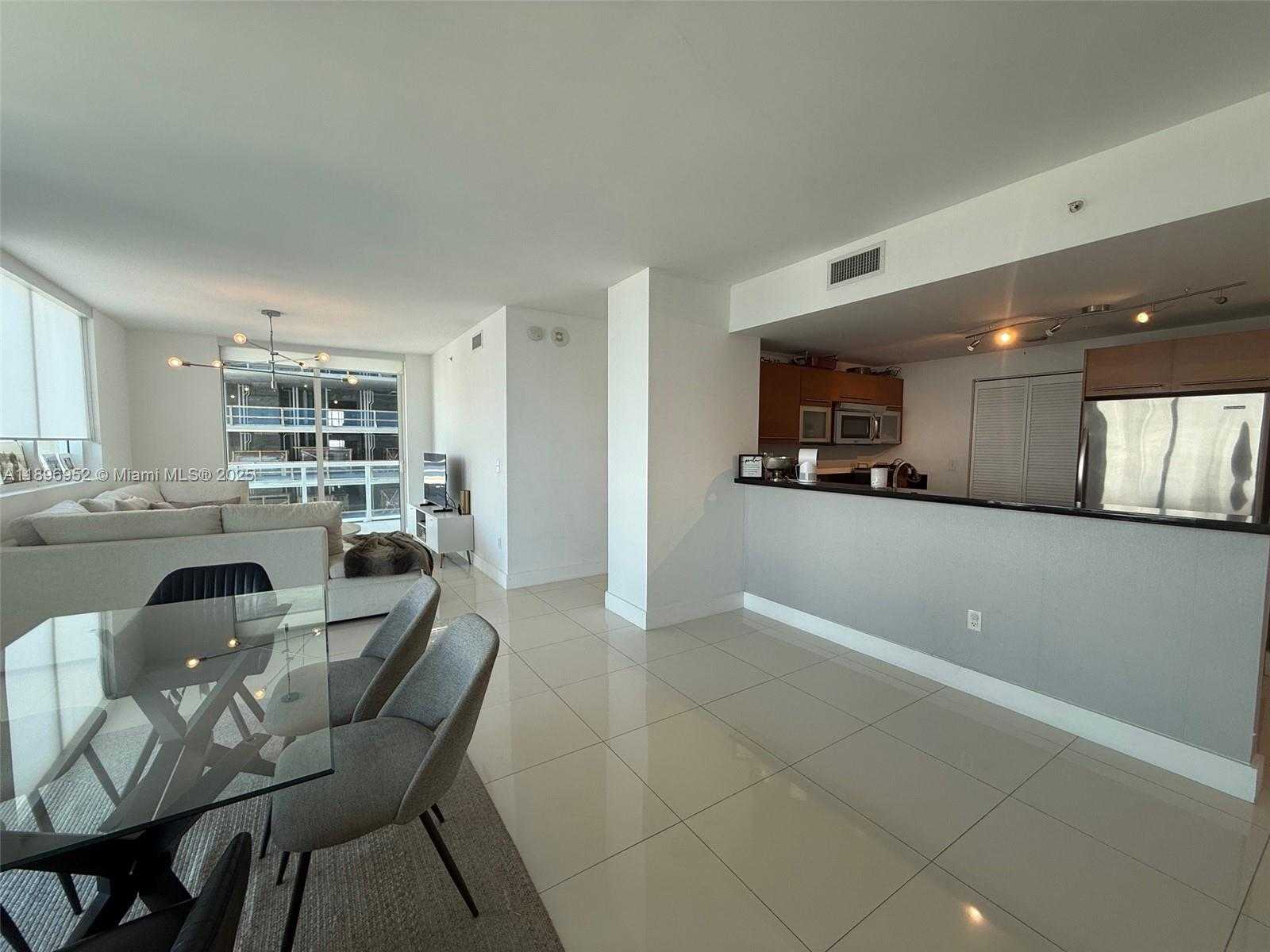 Small Image of 244 BISCAYNE BLVD #3708, Miami Number 16