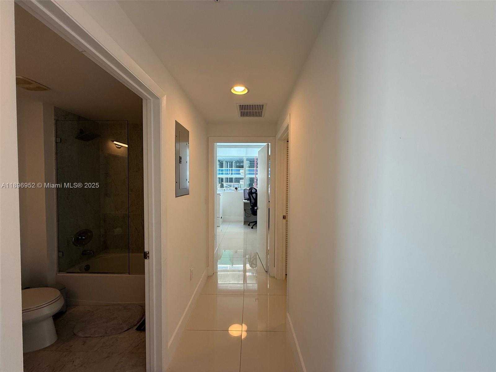 Small Image of 244 BISCAYNE BLVD #3708, Miami Number 21