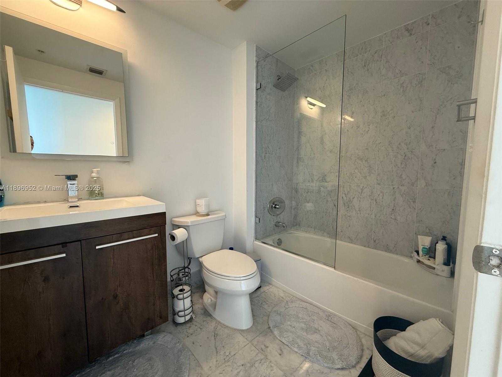 Small Image of 244 BISCAYNE BLVD #3708, Miami Number 23