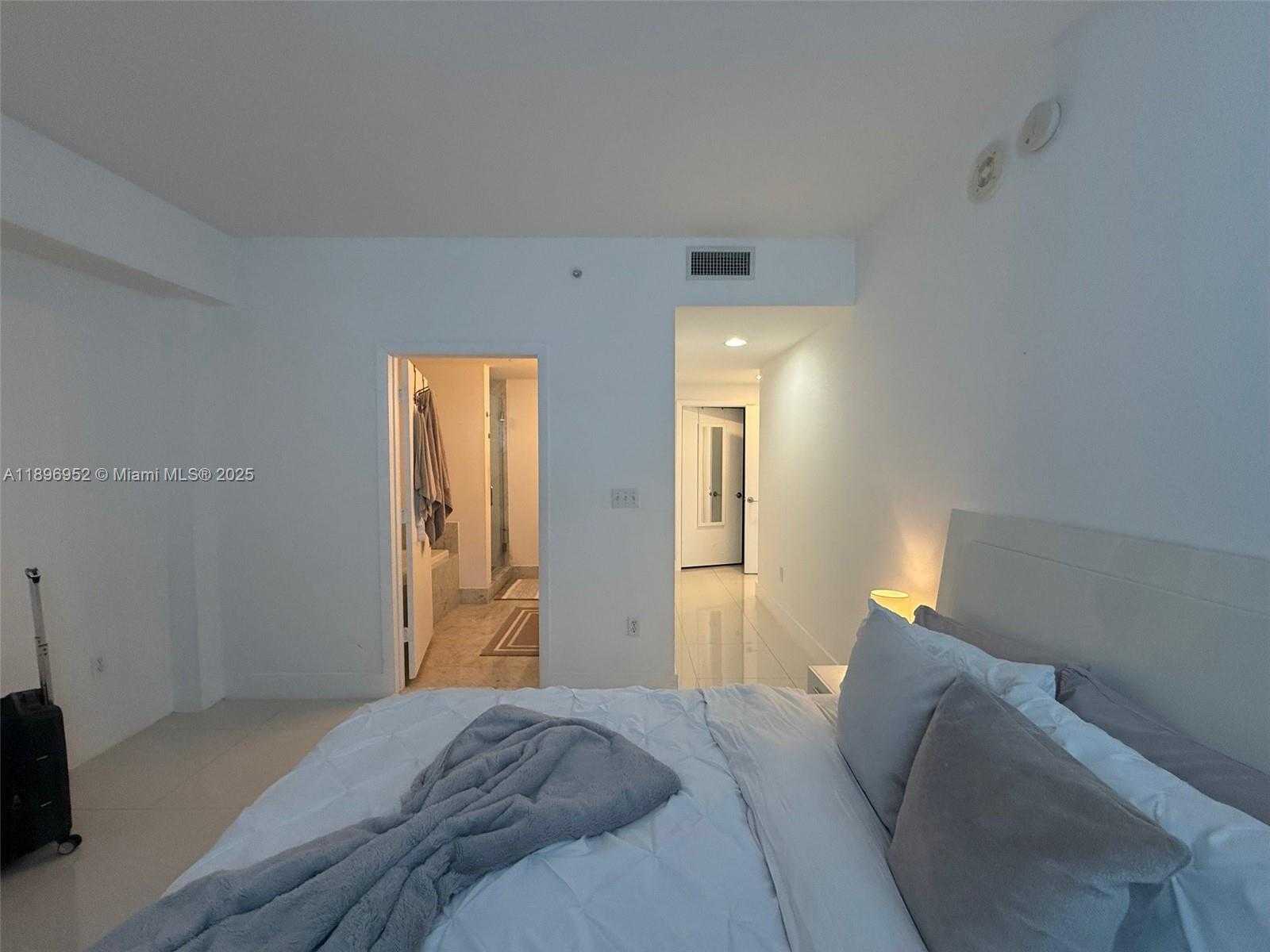 Small Image of 244 BISCAYNE BLVD #3708, Miami Number 25