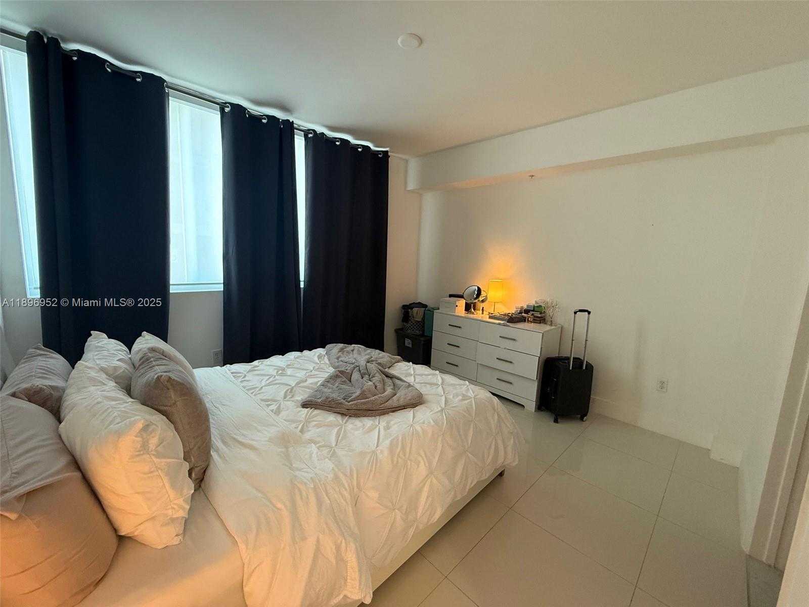 Small Image of 244 BISCAYNE BLVD #3708, Miami Number 27