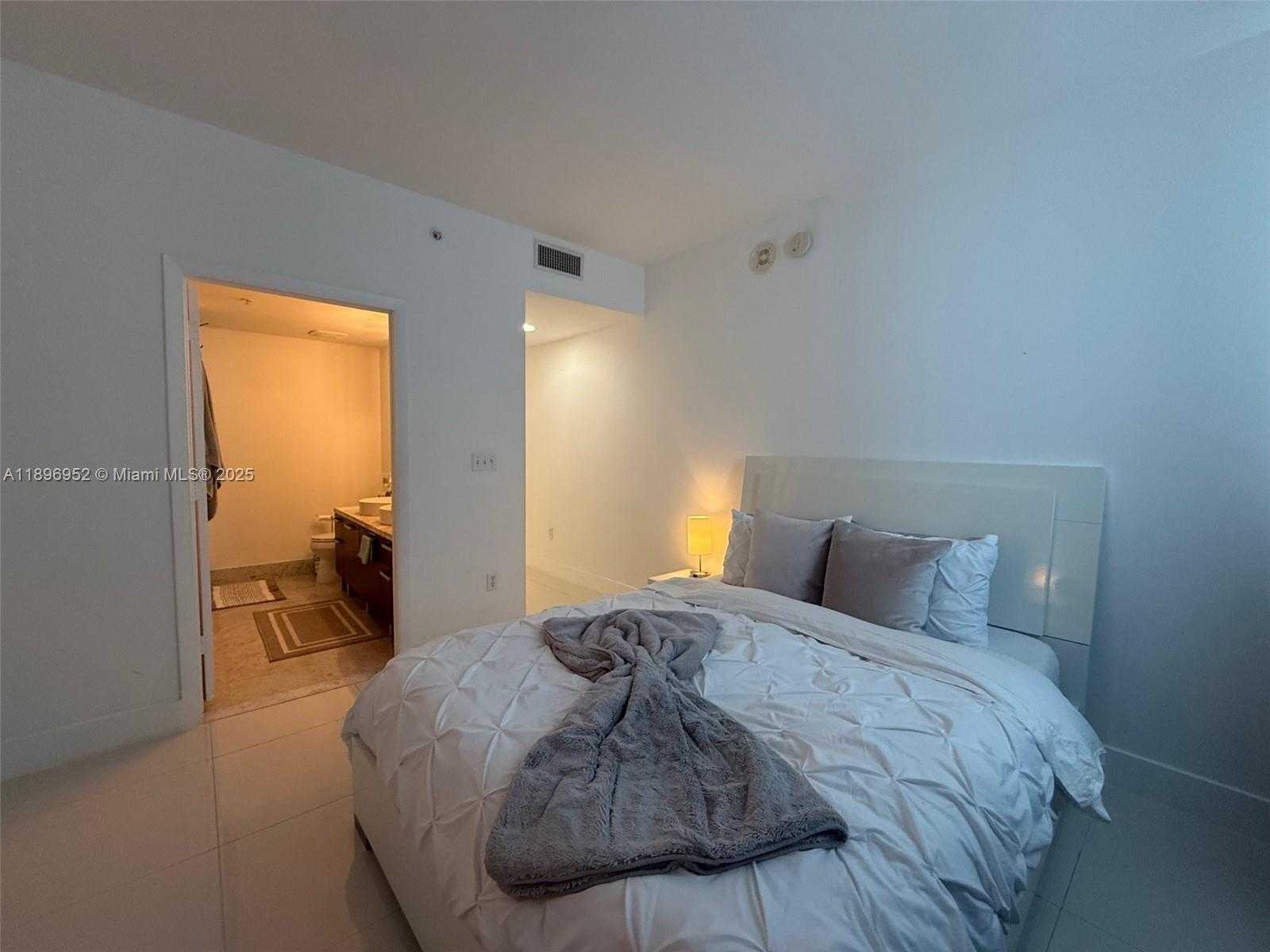 Small Image of 244 BISCAYNE BLVD #3708, Miami Number 28