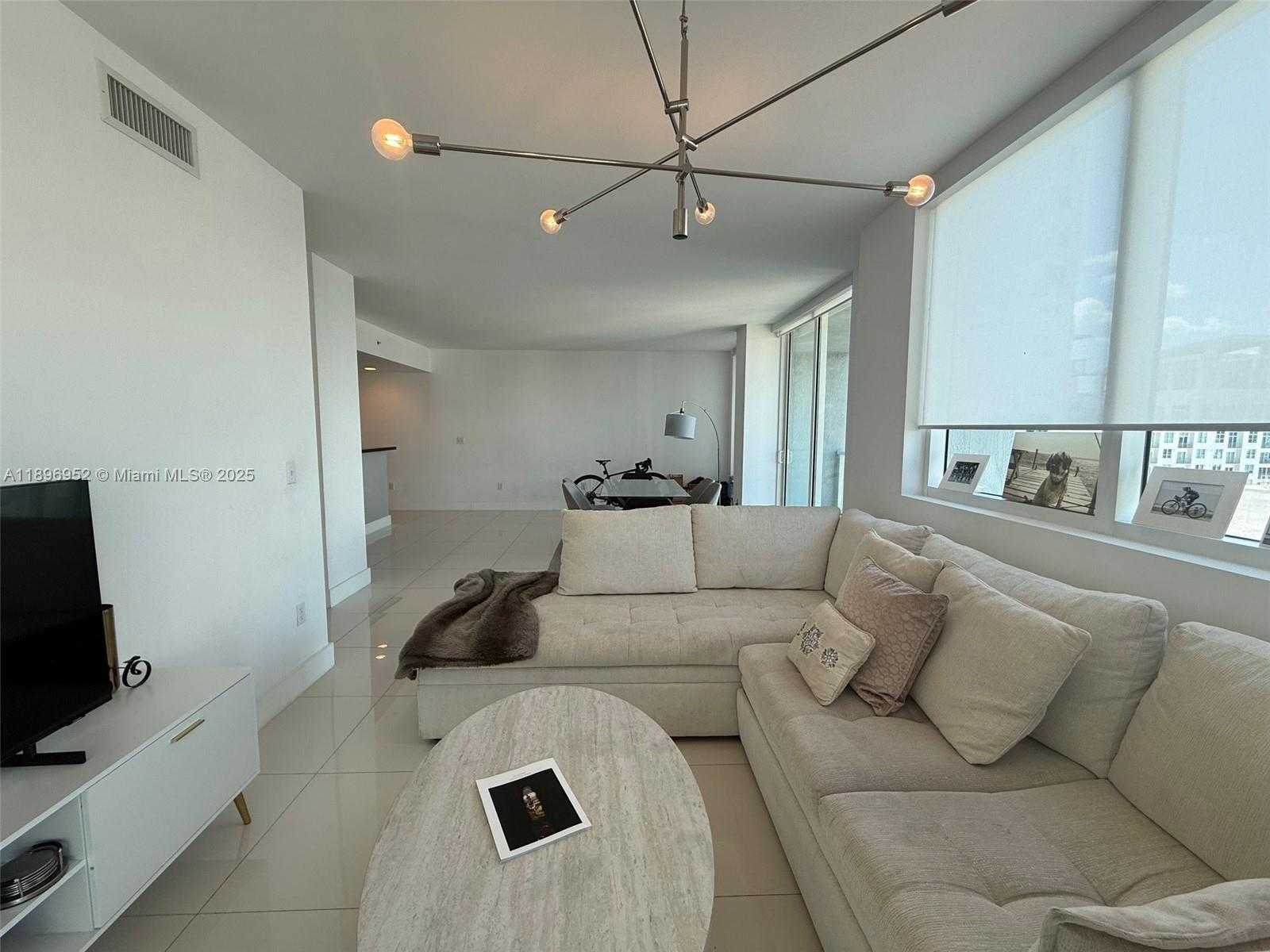Small Image of 244 BISCAYNE BLVD #3708, Miami Number 8
