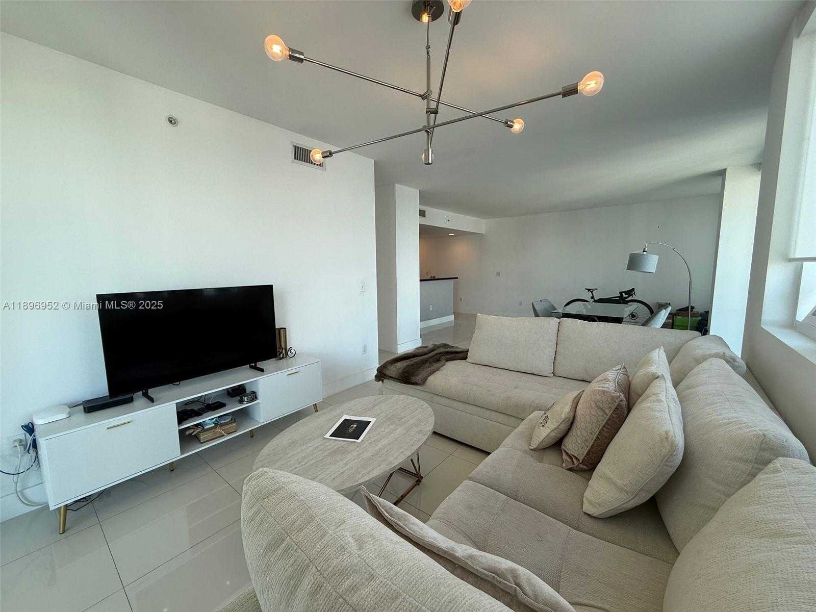 Small Image of 244 BISCAYNE BLVD #3708, Miami Number 9