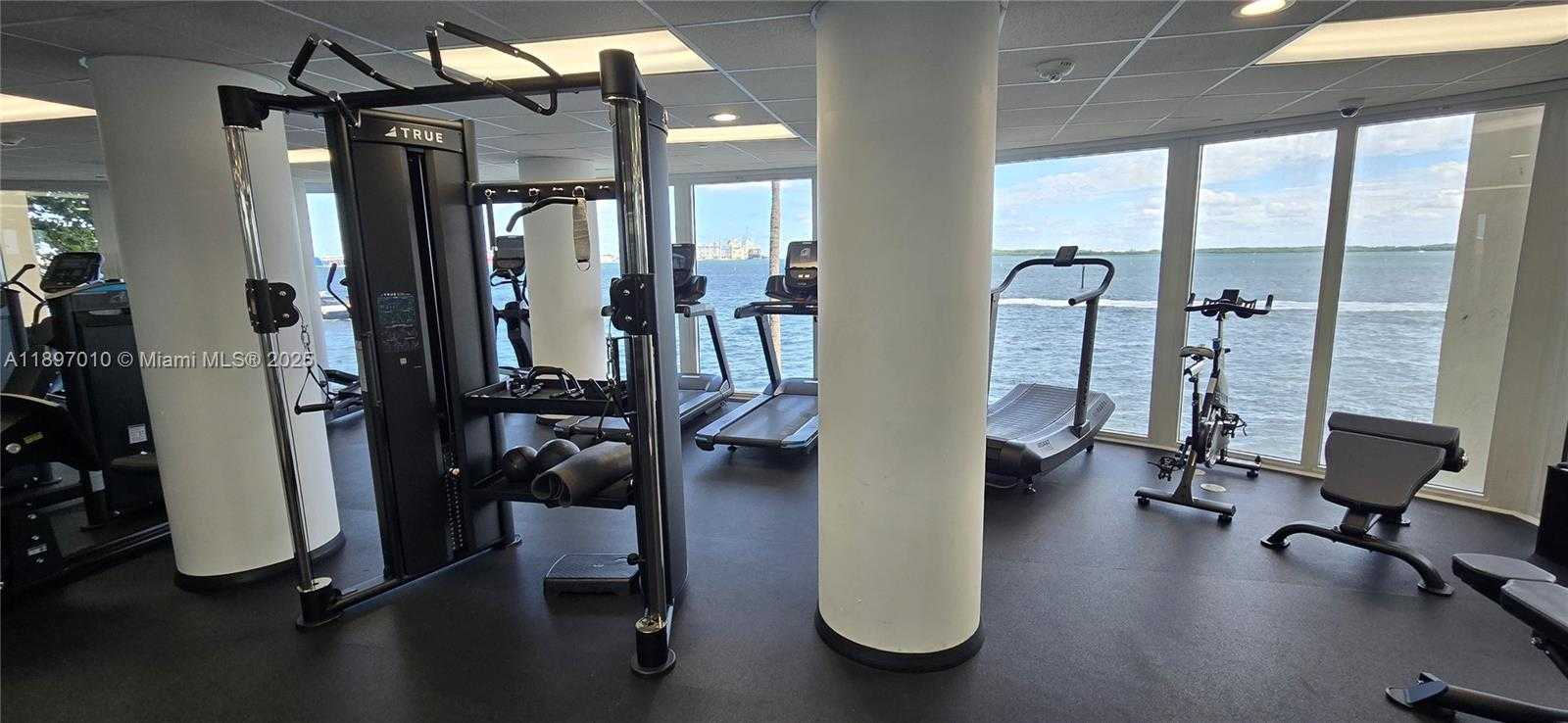 Small Image of 770 CLAUGHTON ISLAND DR #1010, Miami Number 25