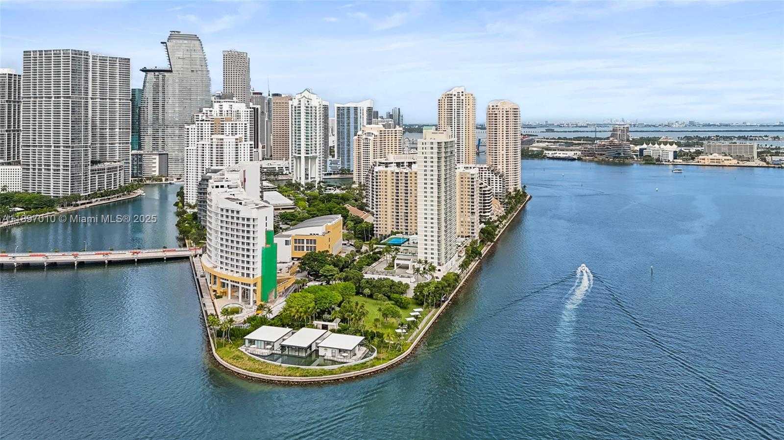 Small Image of 770 CLAUGHTON ISLAND DR #1010, Miami Number 35