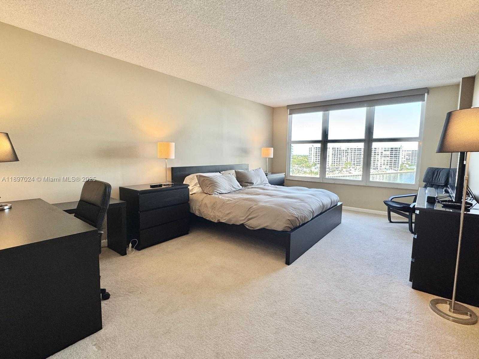 Imagen de Pequeño Objeto