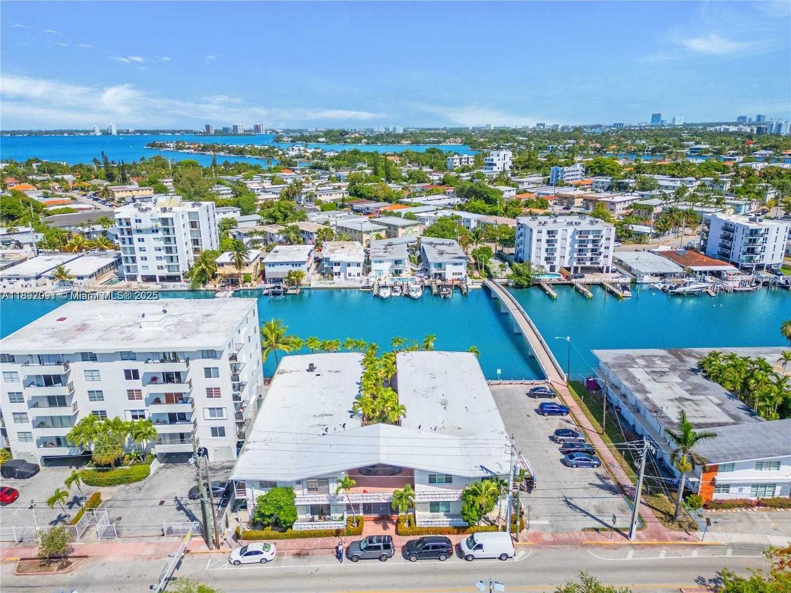 Small Image of 8040 TATUM WATERWAY DR #3, Miami Beach Number 1