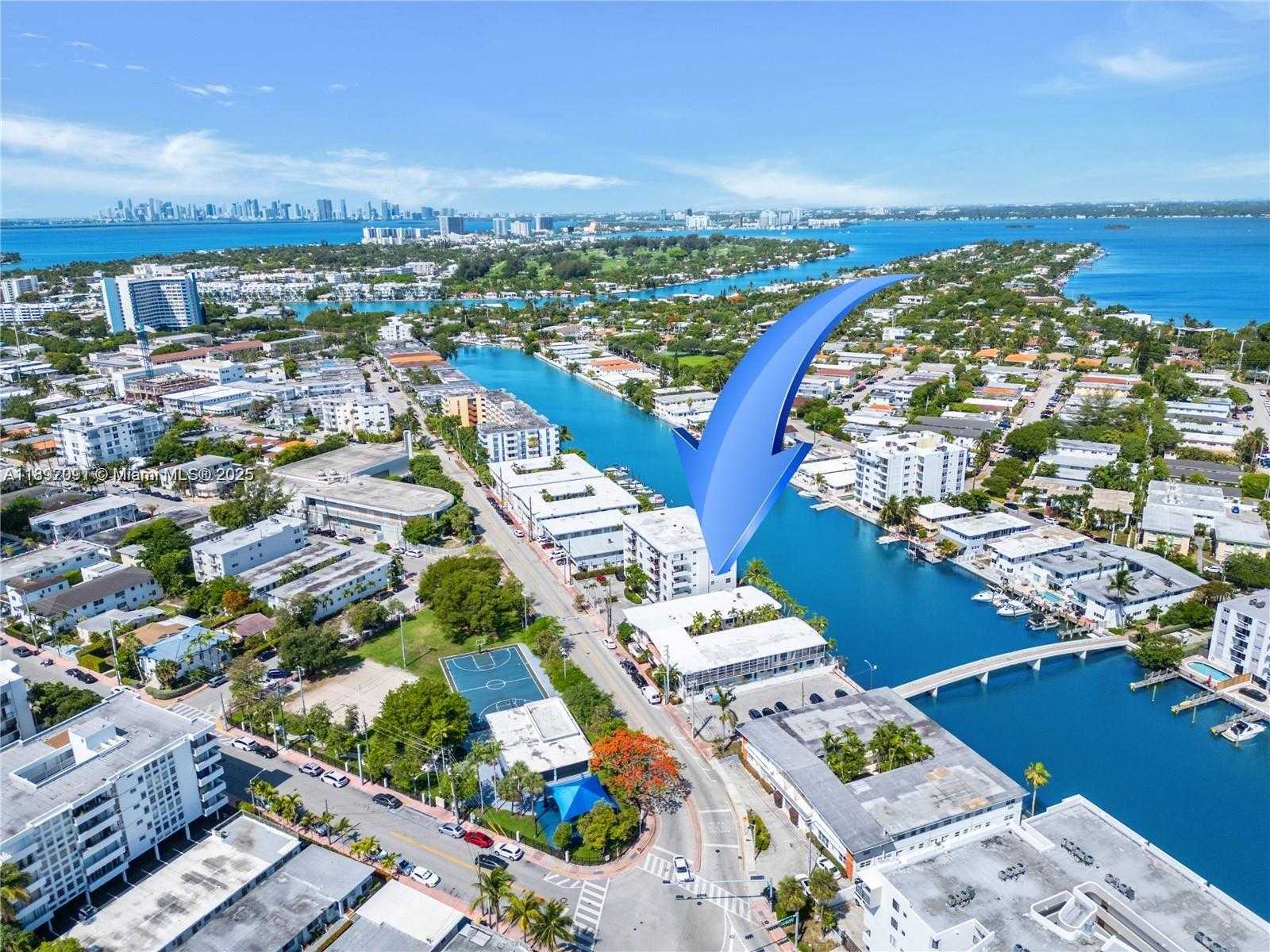 Small Image of 8040 TATUM WATERWAY DR #3, Miami Beach Number 20