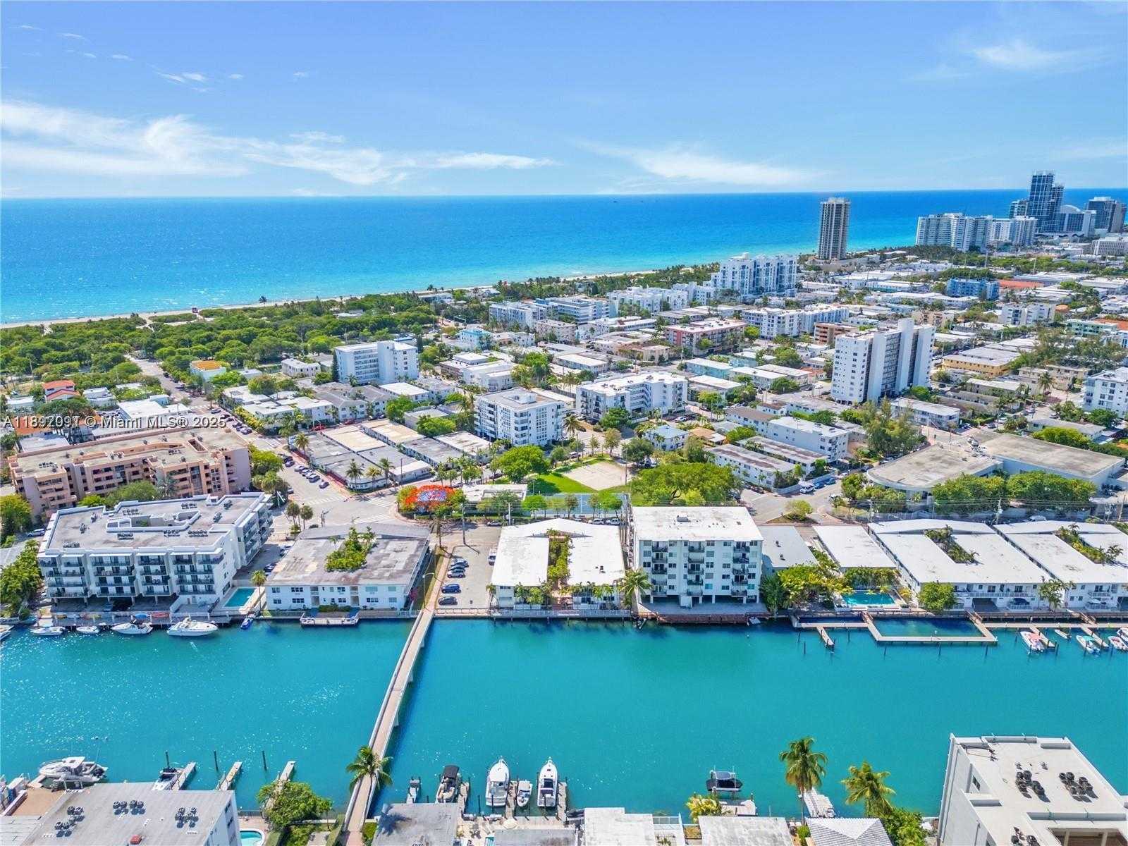 Small Image of 8040 TATUM WATERWAY DR #3, Miami Beach Number 26