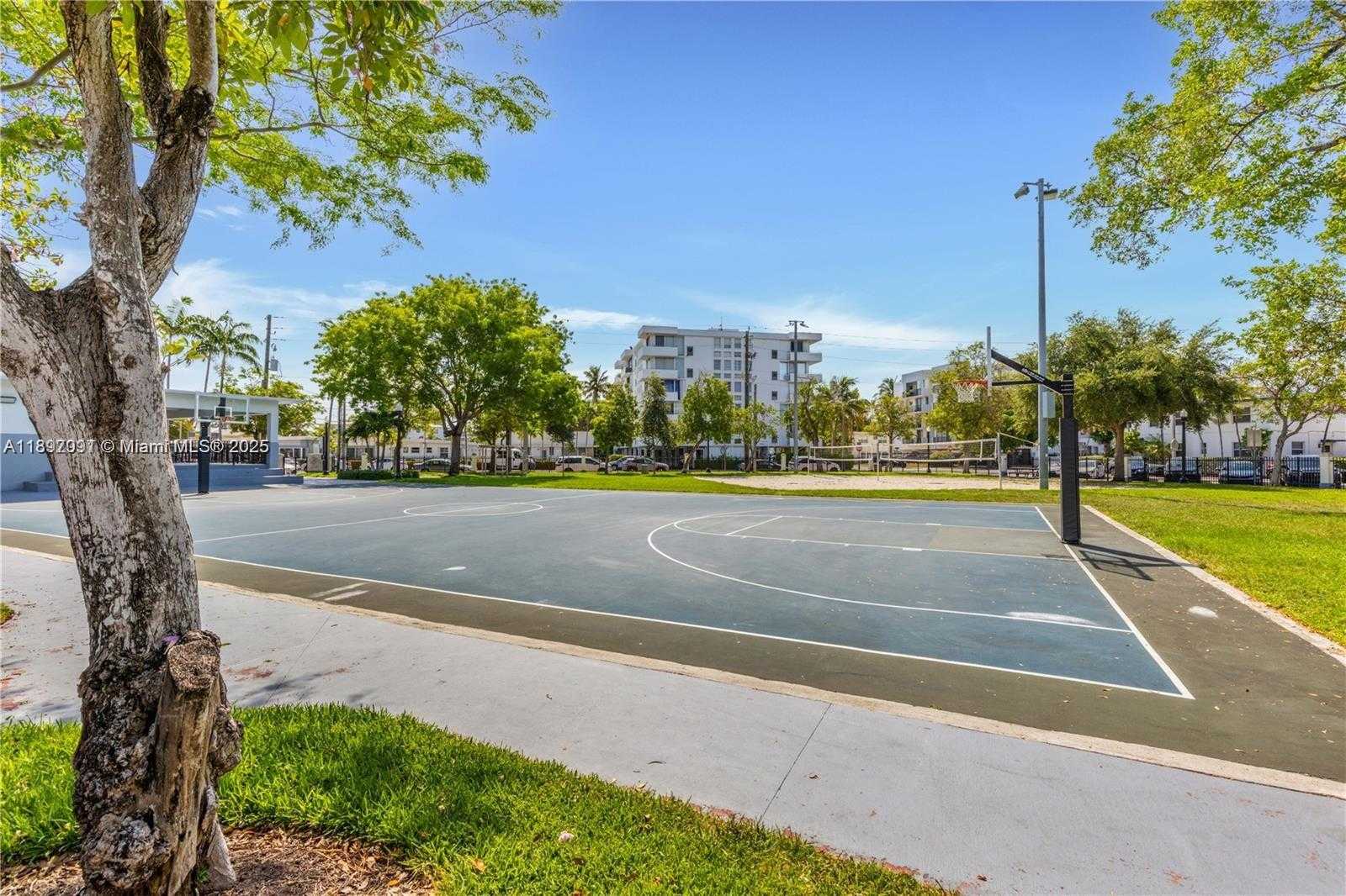 Small Image of 8040 TATUM WATERWAY DR #3, Miami Beach Number 28