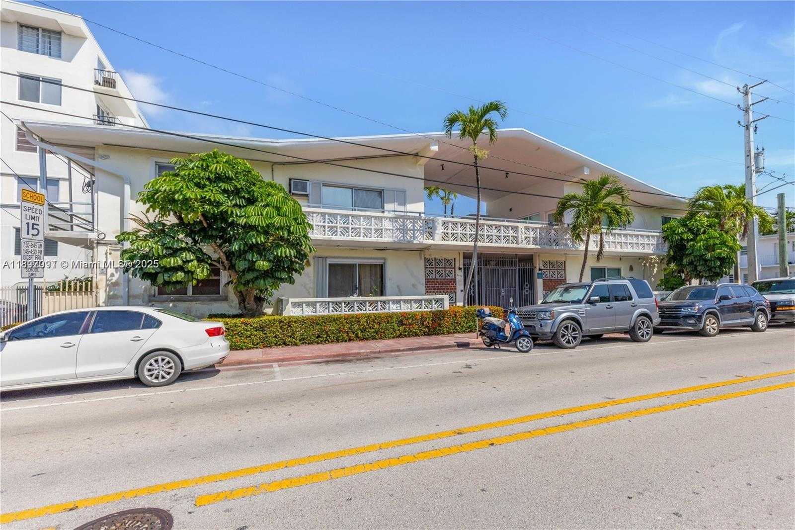 Small Image of 8040 TATUM WATERWAY DR #3, Miami Beach Number 3