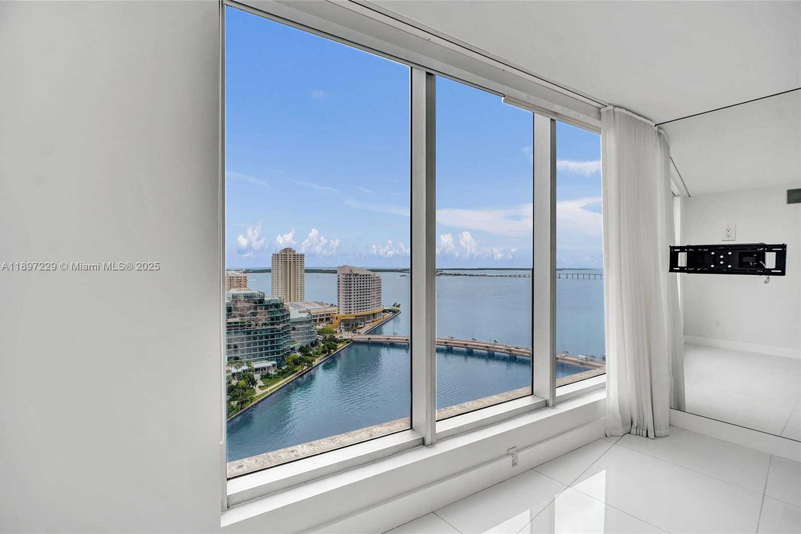 Small Image of 495 BRICKELL AVE #2301, Miami Number 18