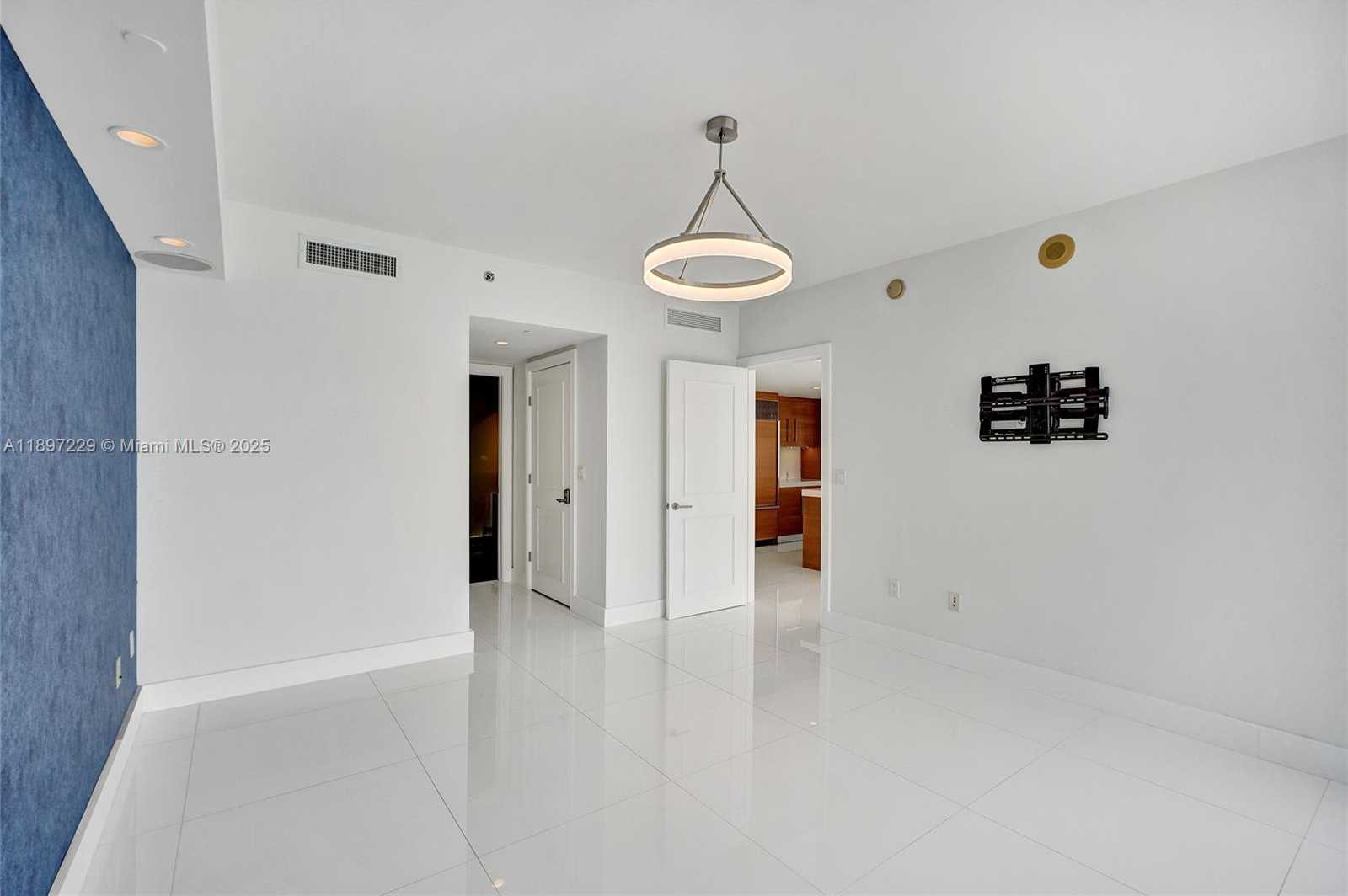 Small Image of 495 BRICKELL AVE #2301, Miami Number 22