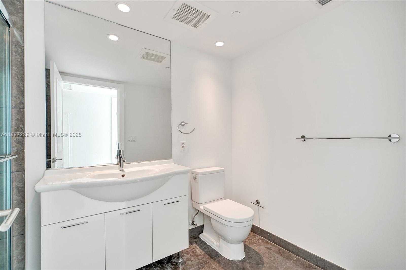 Small Image of 495 BRICKELL AVE #2301, Miami Number 26