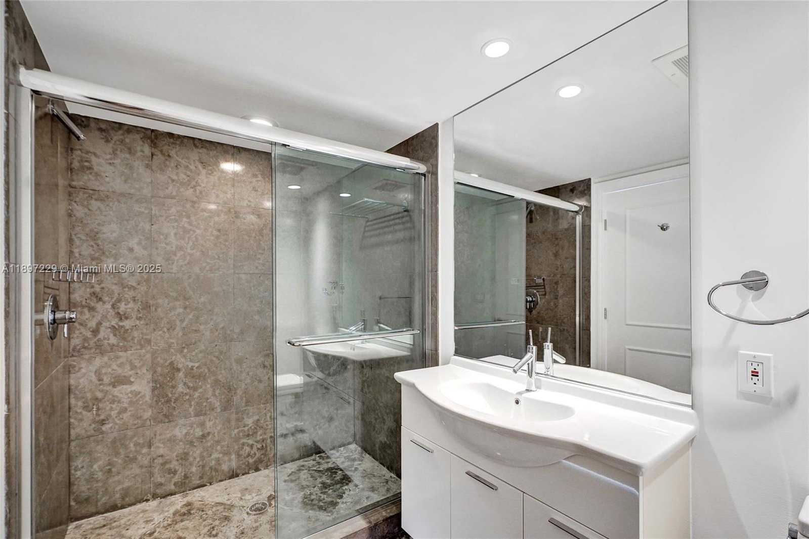 Small Image of 495 BRICKELL AVE #2301, Miami Number 27