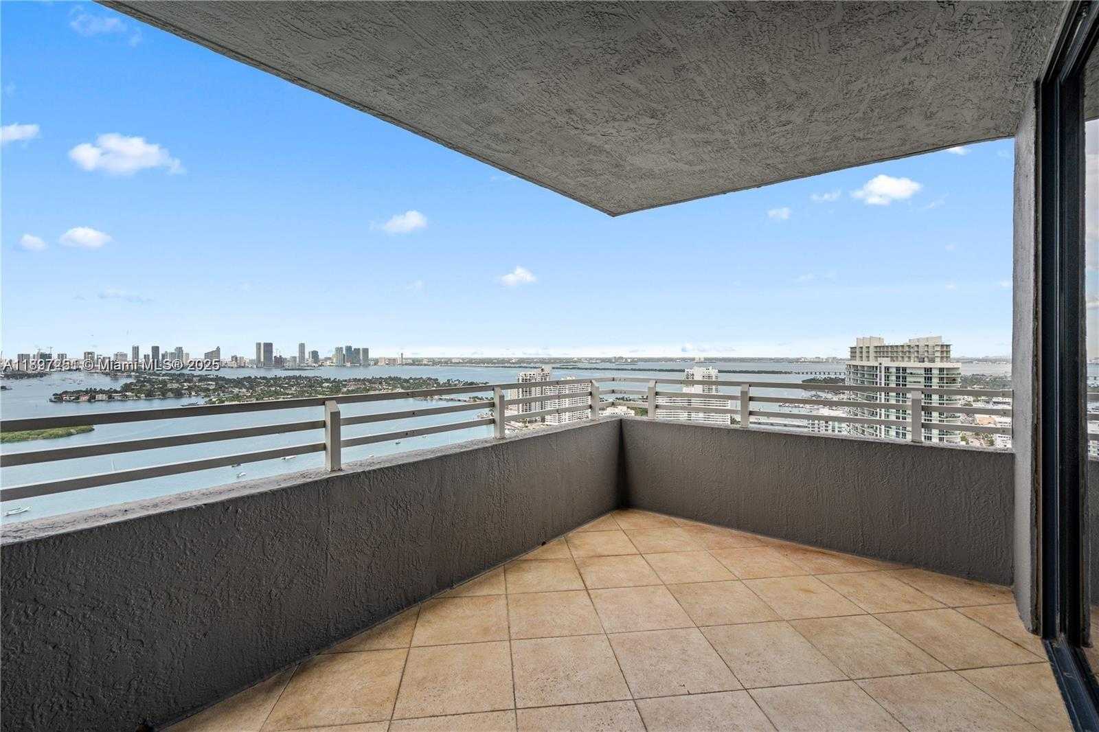 Small Image of 1330 WEST AVE #2601, Miami Beach Number 2
