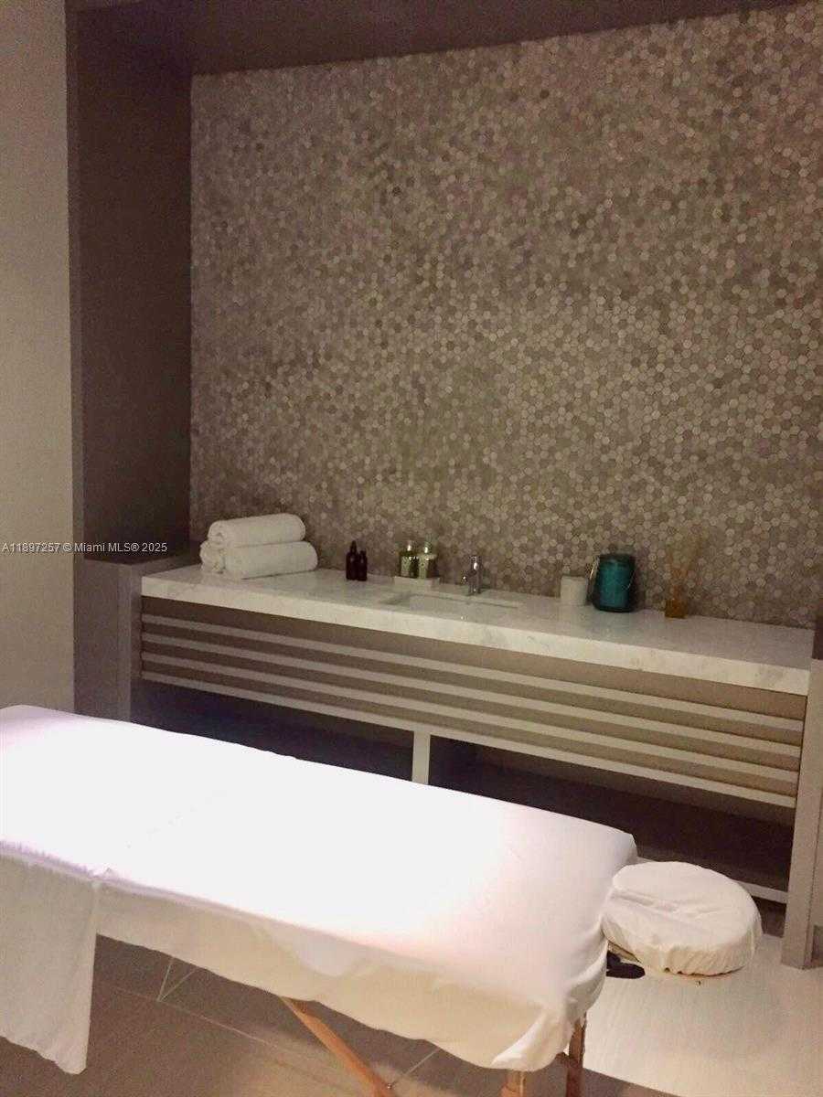 Small Image of 5300 PASEO BLVD #1907, Doral Number 9