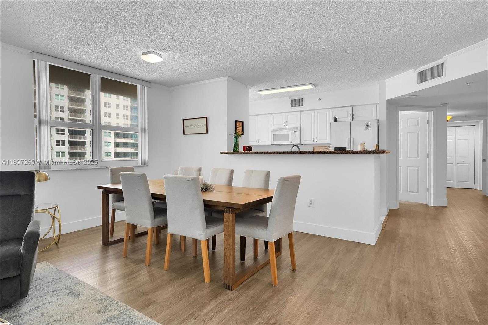 Small Image of 1155 BRICKELL BAY DR #1702, Miami Number 5