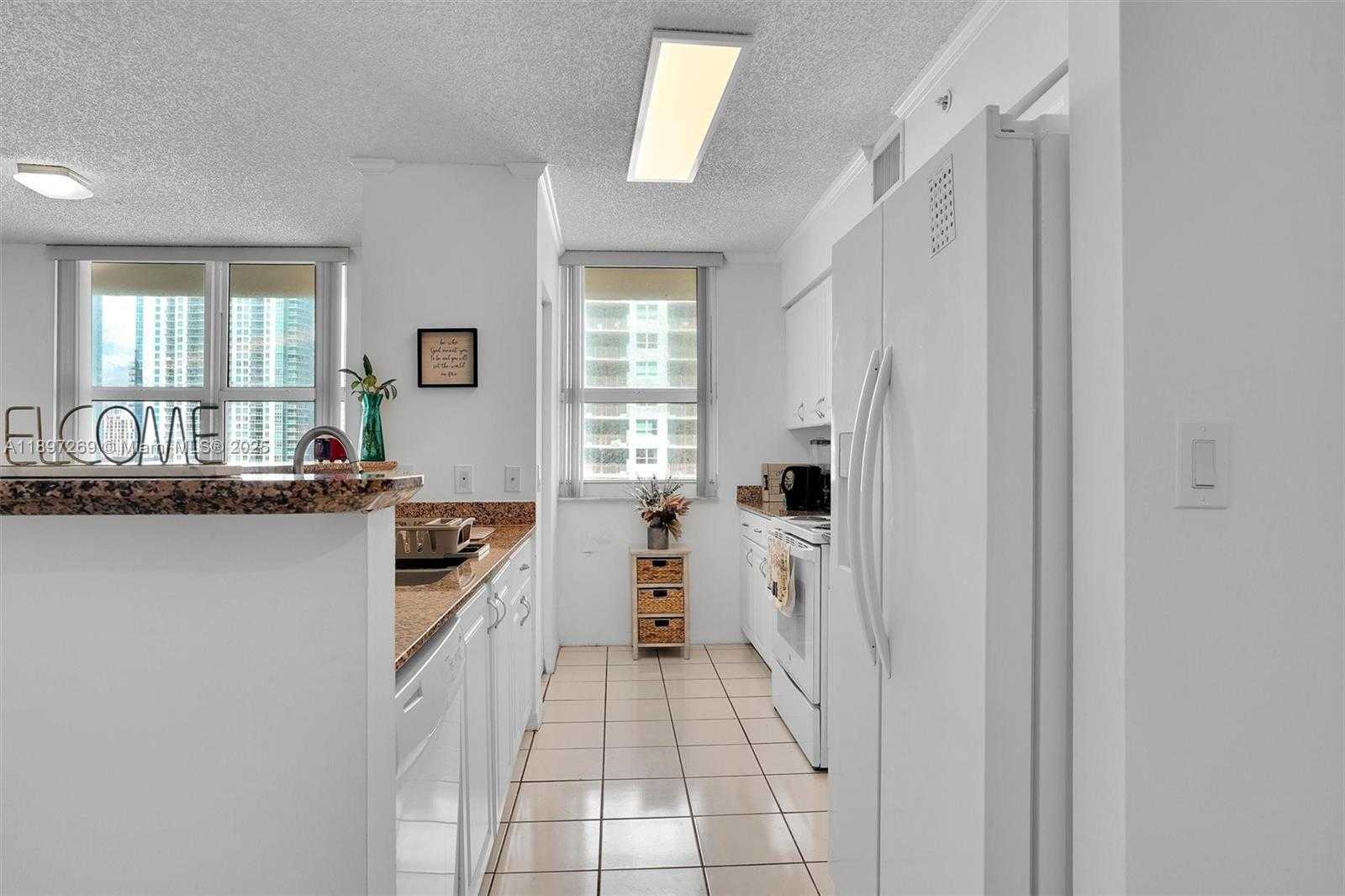 Small Image of 1155 BRICKELL BAY DR #1702, Miami Number 6