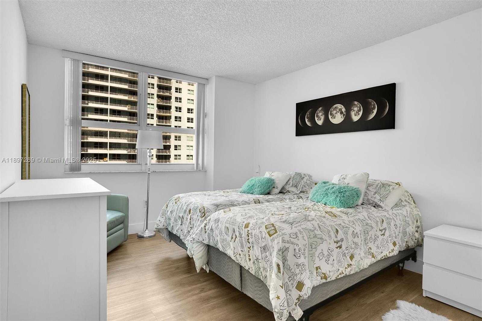 Small Image of 1155 BRICKELL BAY DR #1702, Miami Number 9