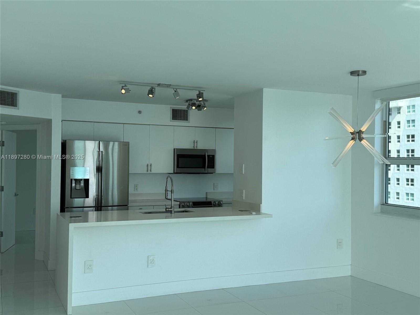 Small Image of 1155 BRICKELL BAY DR #1210, Miami Number 14