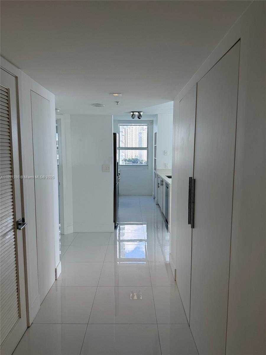 Small Image of 1155 BRICKELL BAY DR #1210, Miami Number 15
