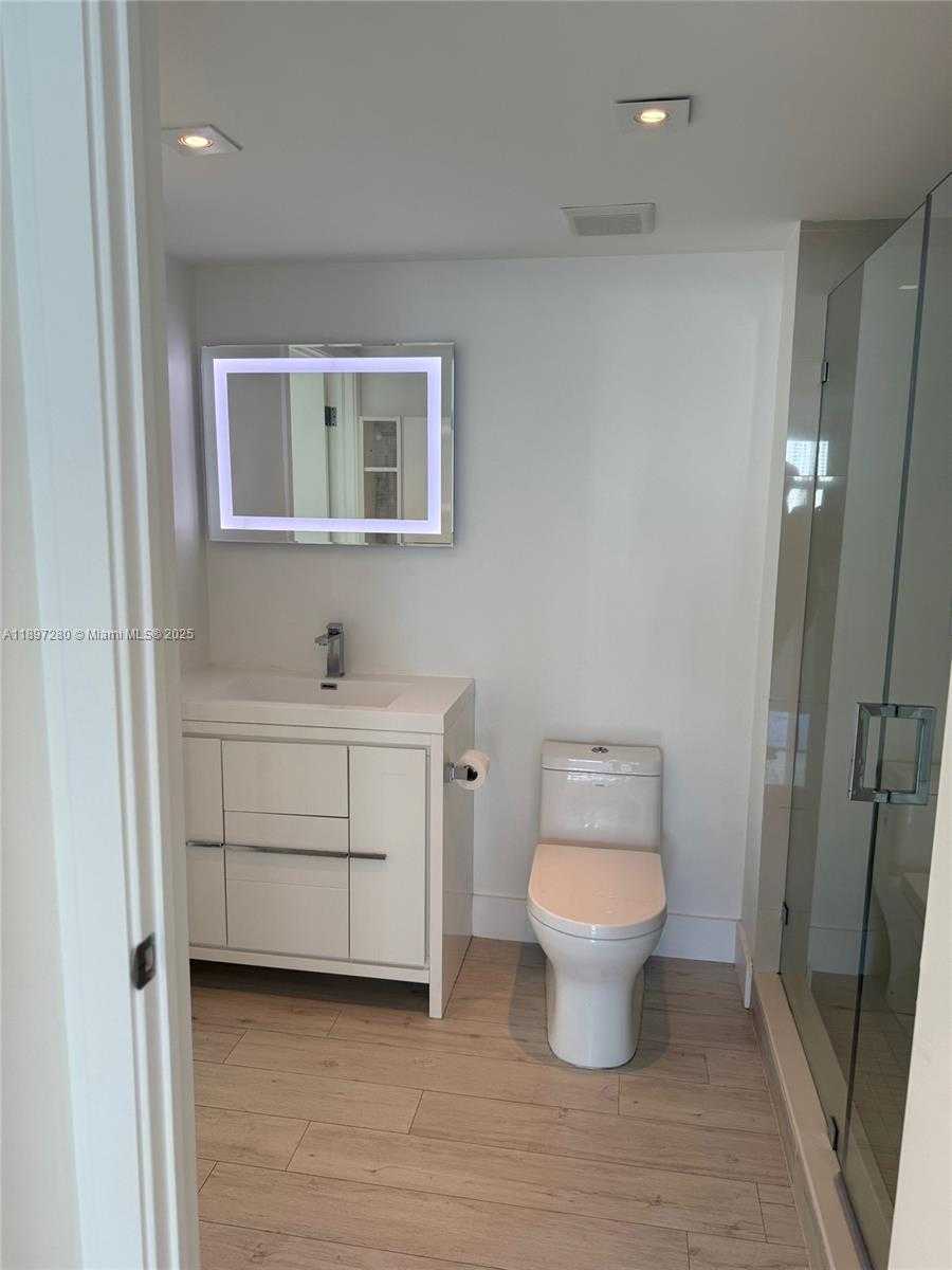 Small Image of 1155 BRICKELL BAY DR #1210, Miami Number 16