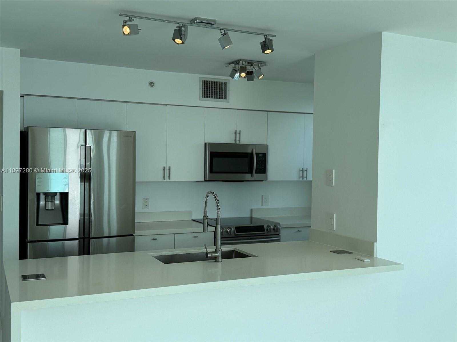 Small Image of 1155 BRICKELL BAY DR #1210, Miami Number 20