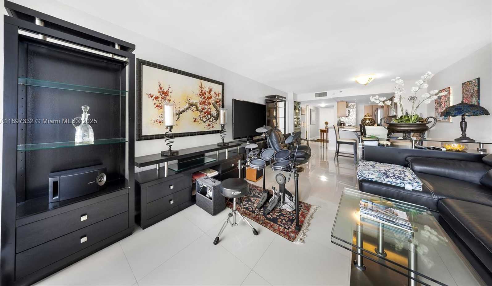 Small Image of 1717 NORTH BAYSHORE DR #A-2638, Miami Number 3