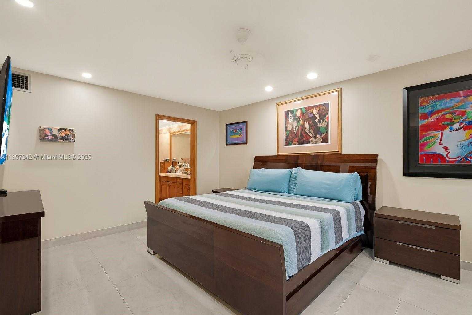 Small Image of 11378 SOUTH WEST 86TH LN, Miami Number 16