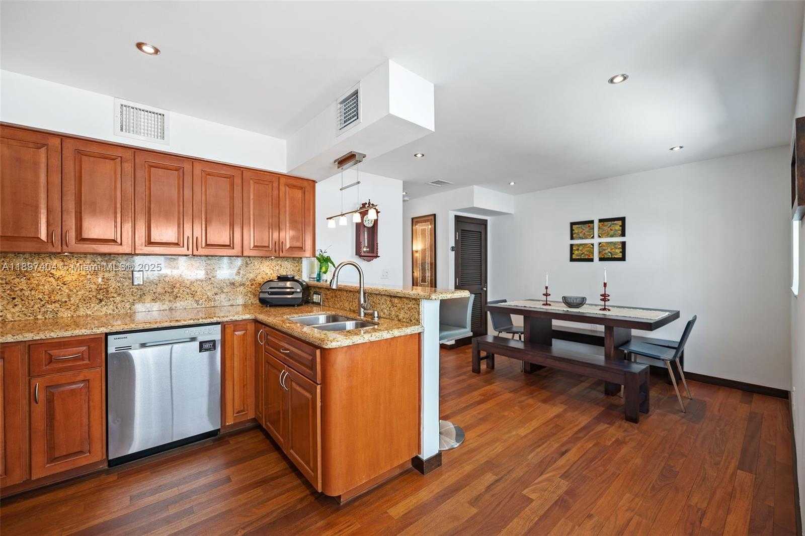Small Image of 261 NAVARRE AVE #A-3, Coral Gables Number 10