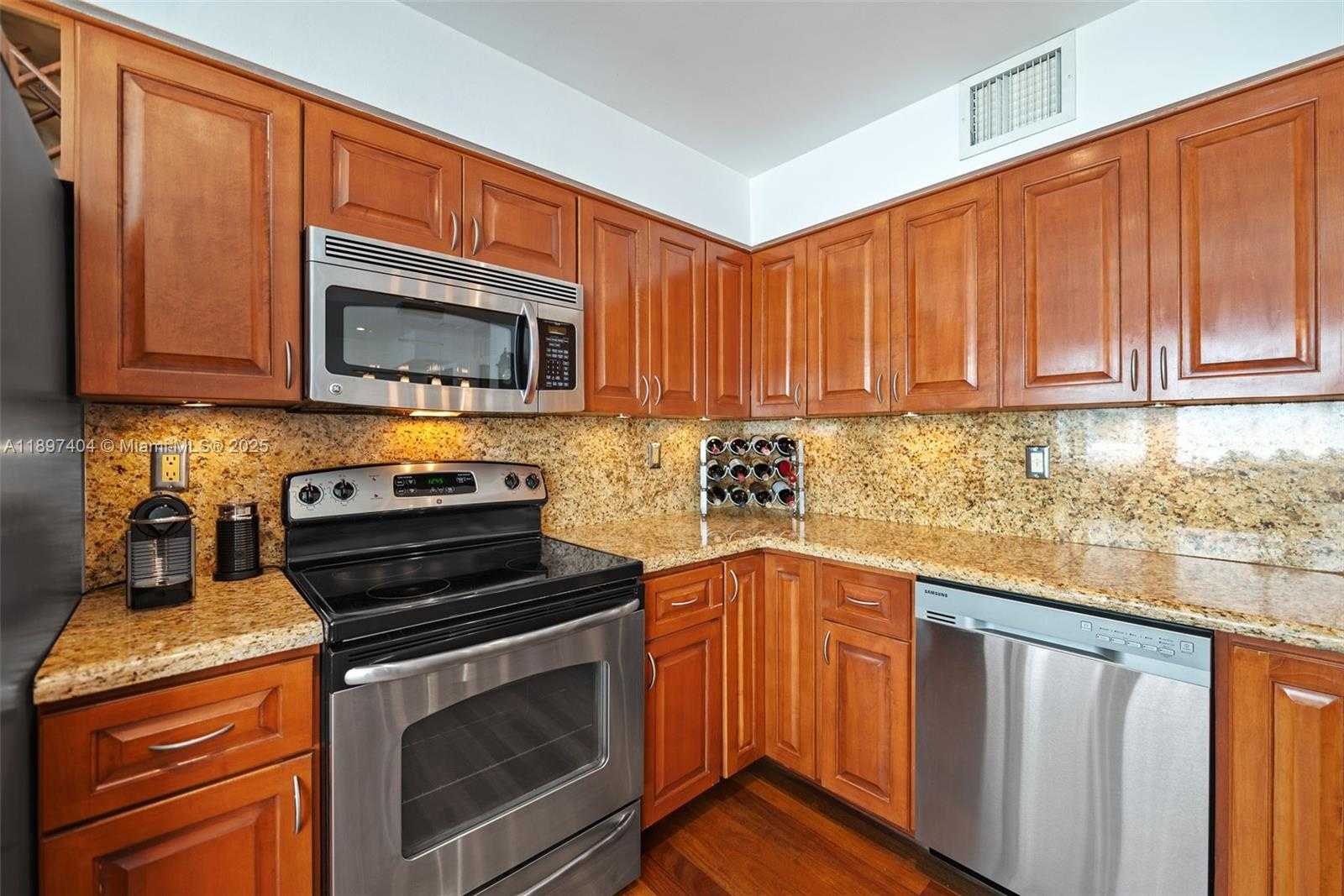 Small Image of 261 NAVARRE AVE #A-3, Coral Gables Number 11