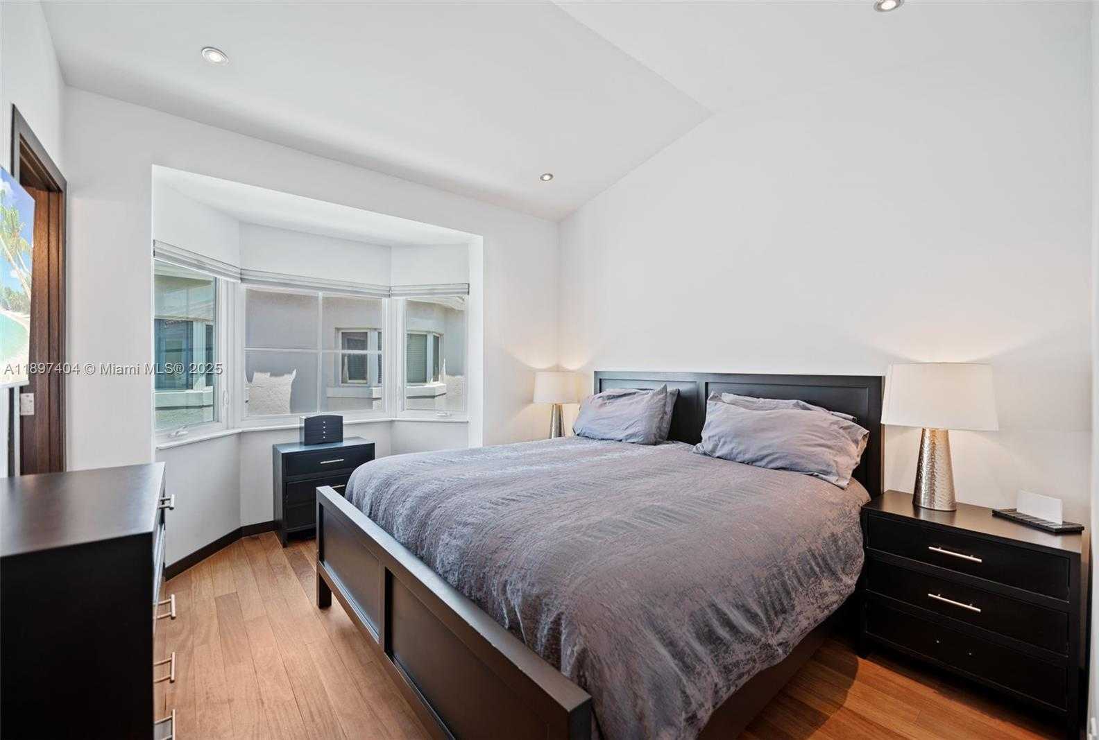 Small Image of 261 NAVARRE AVE #A-3, Coral Gables Number 12