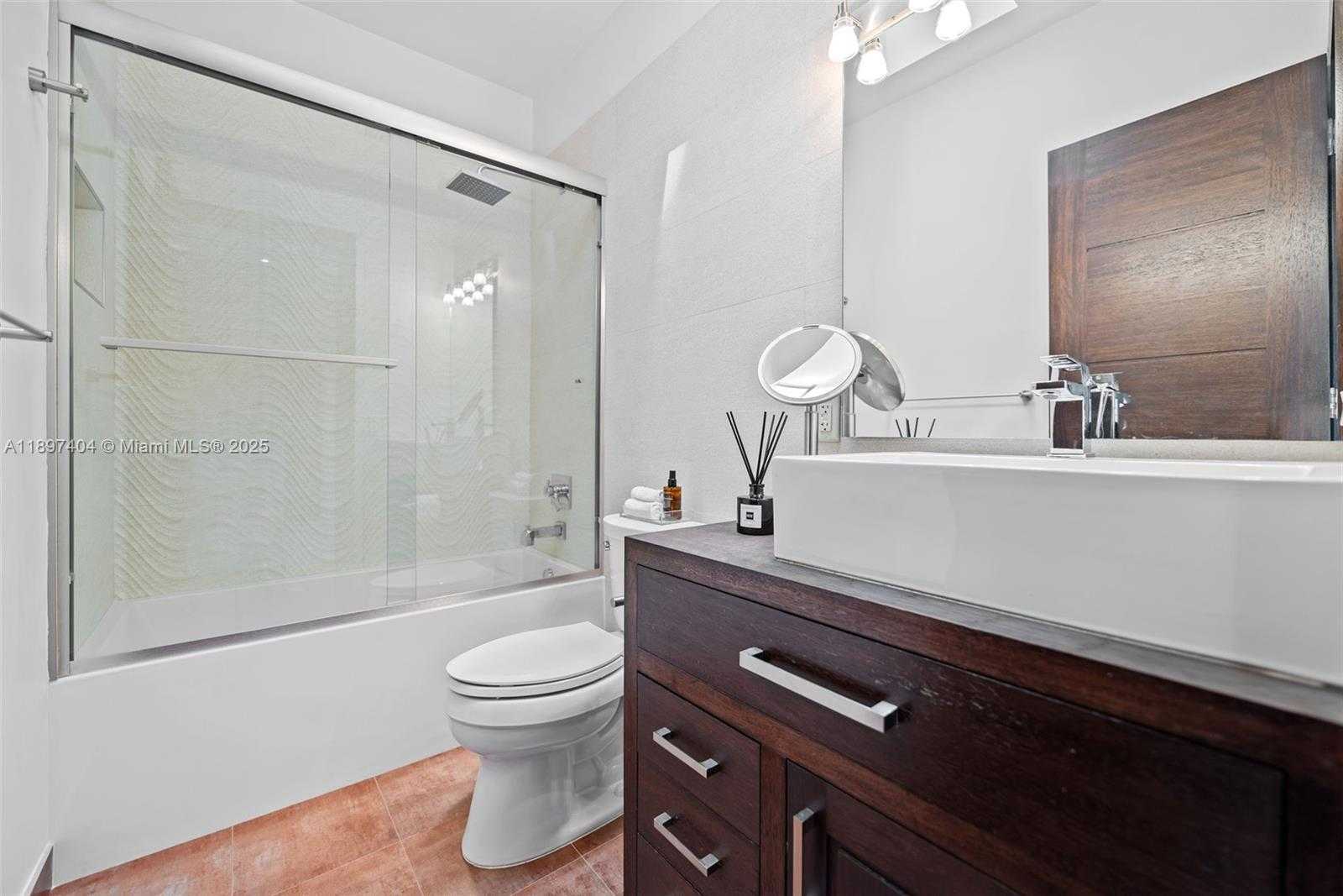 Small Image of 261 NAVARRE AVE #A-3, Coral Gables Number 14