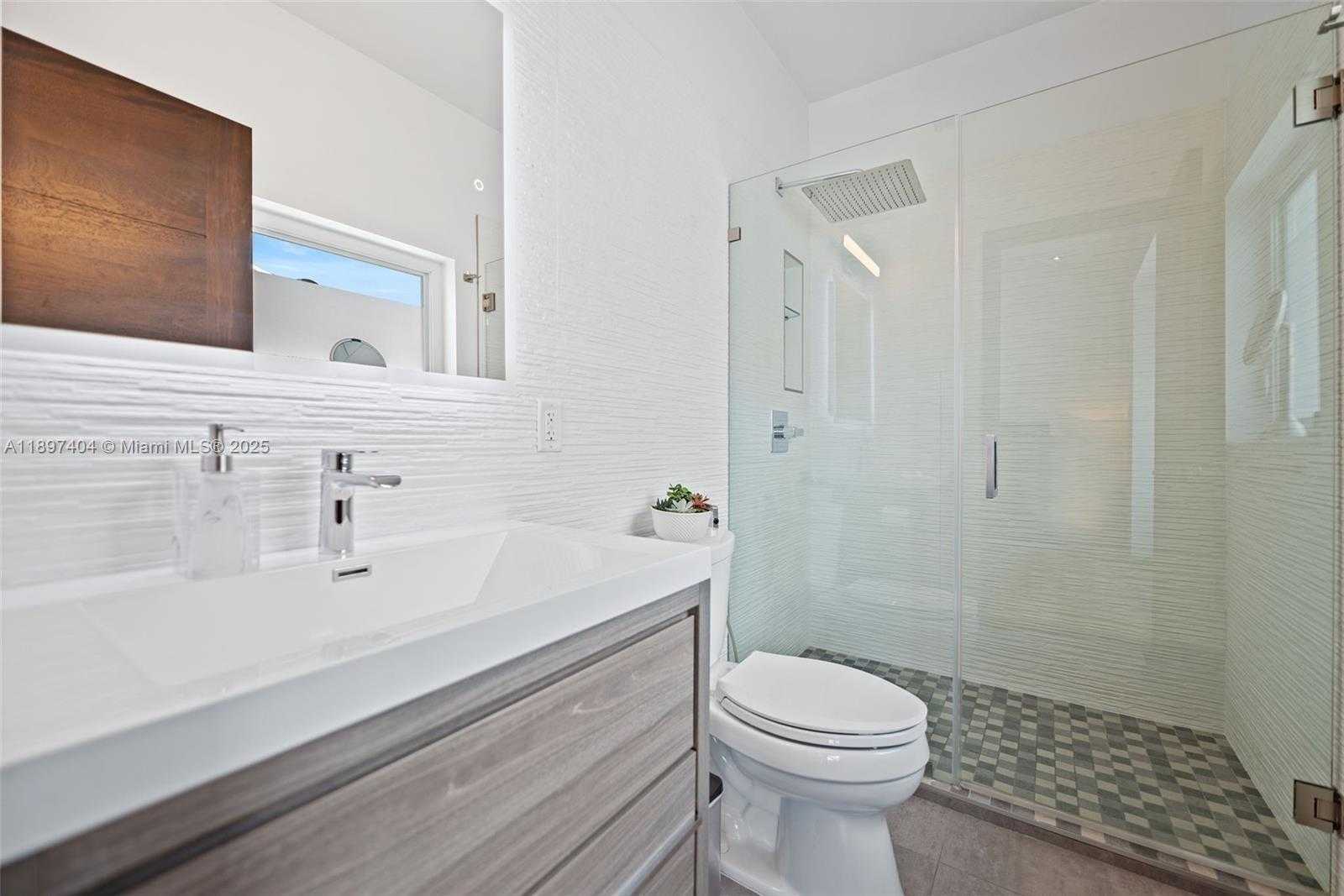 Small Image of 261 NAVARRE AVE #A-3, Coral Gables Number 15