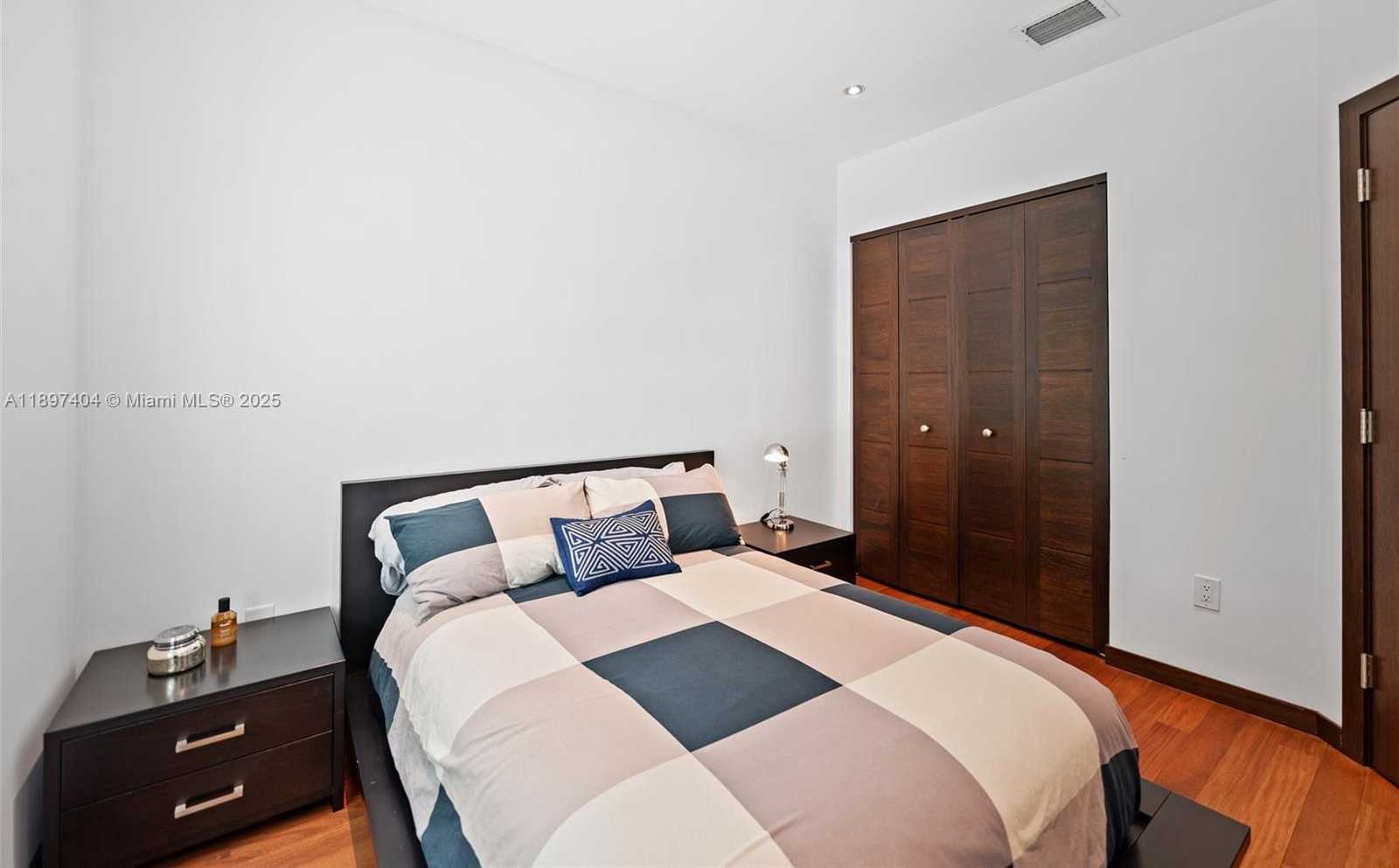 Small Image of 261 NAVARRE AVE #A-3, Coral Gables Number 17