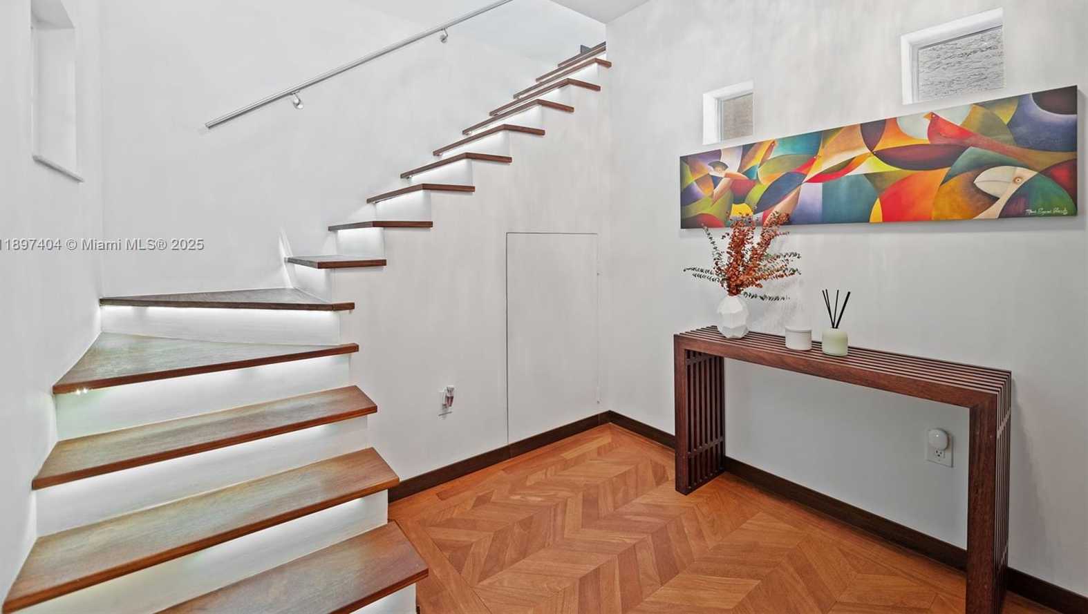 Small Image of 261 NAVARRE AVE #A-3, Coral Gables Number 2