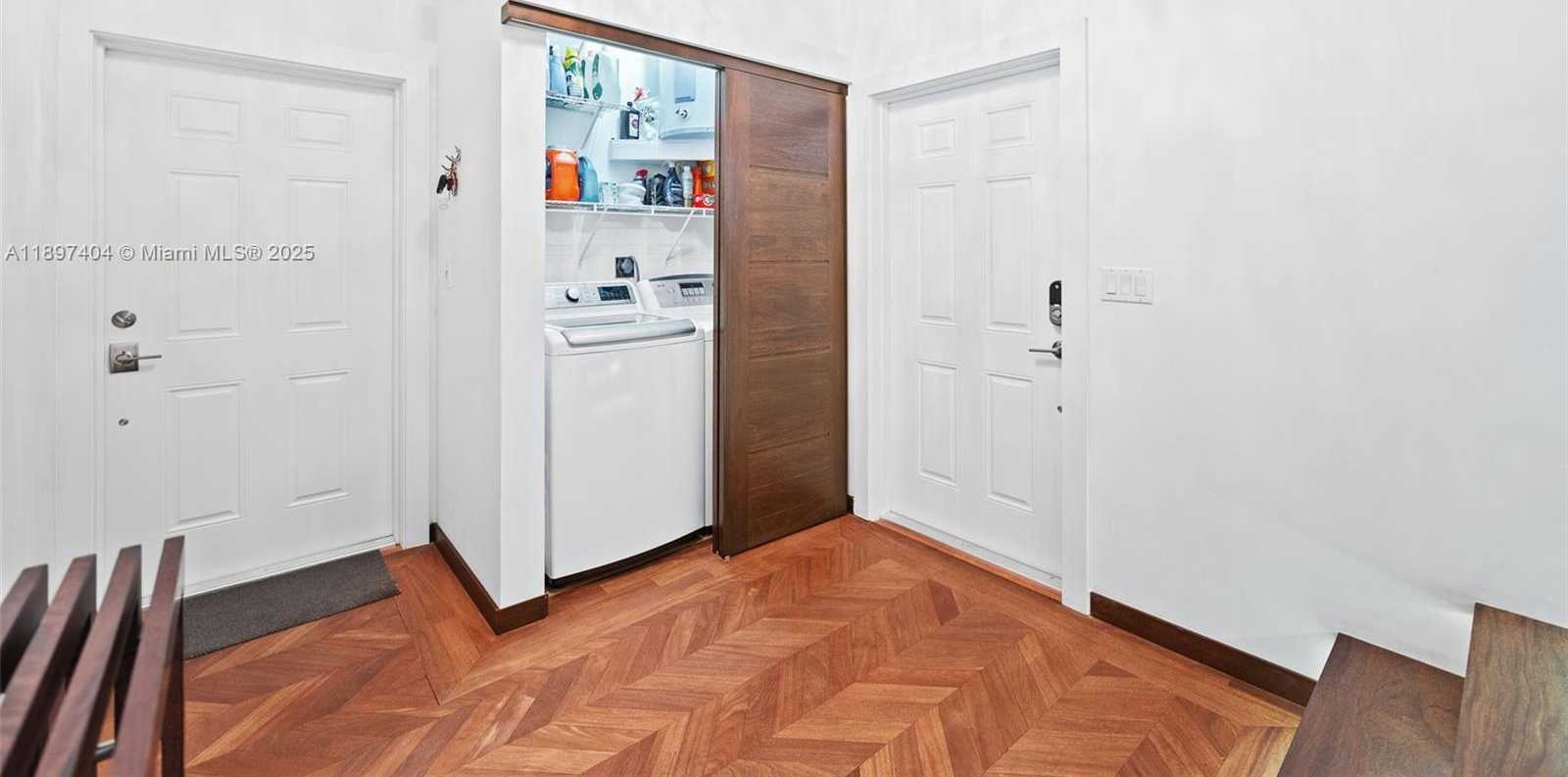 Small Image of 261 NAVARRE AVE #A-3, Coral Gables Number 21
