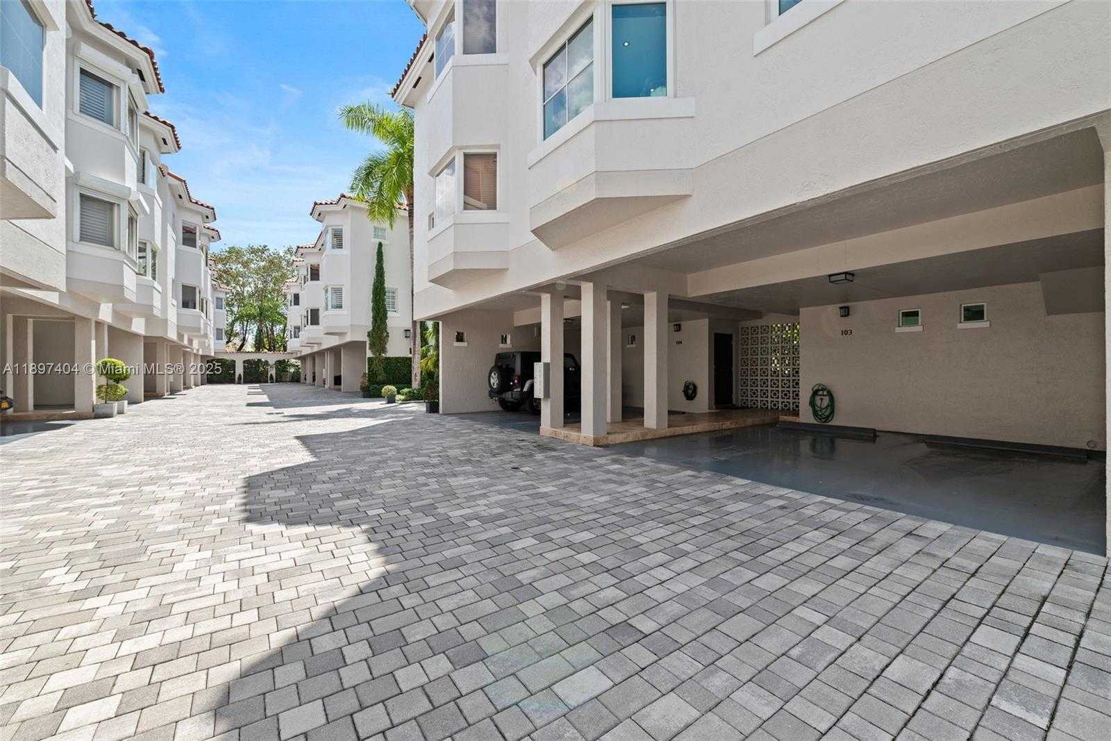 Small Image of 261 NAVARRE AVE #A-3, Coral Gables Number 25