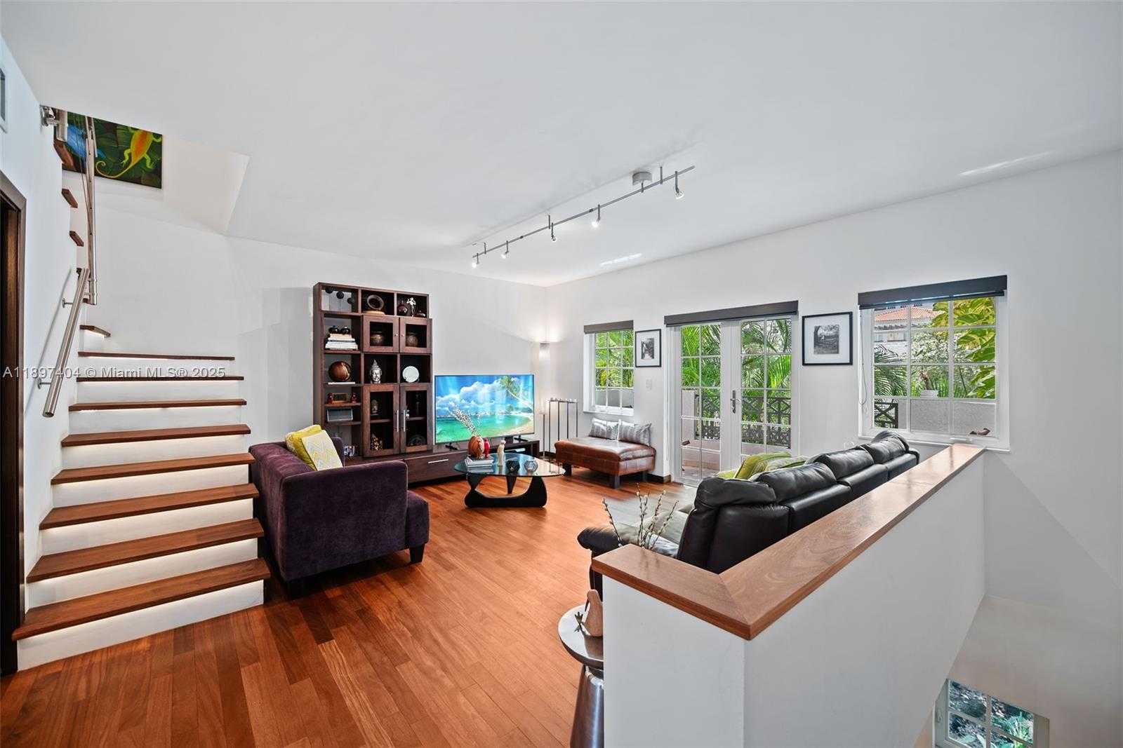 Small Image of 261 NAVARRE AVE #A-3, Coral Gables Number 3