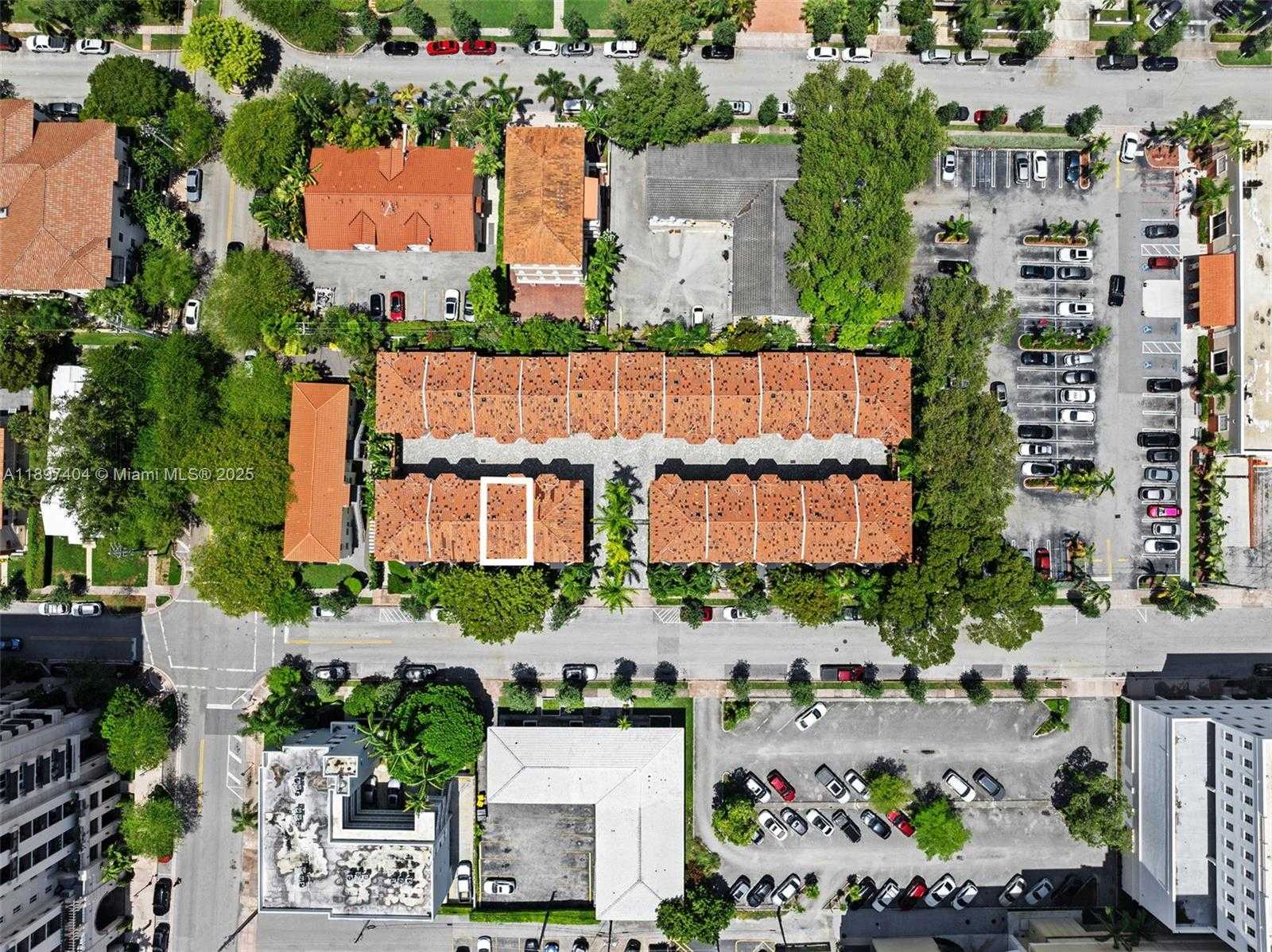 Small Image of 261 NAVARRE AVE #A-3, Coral Gables Number 30