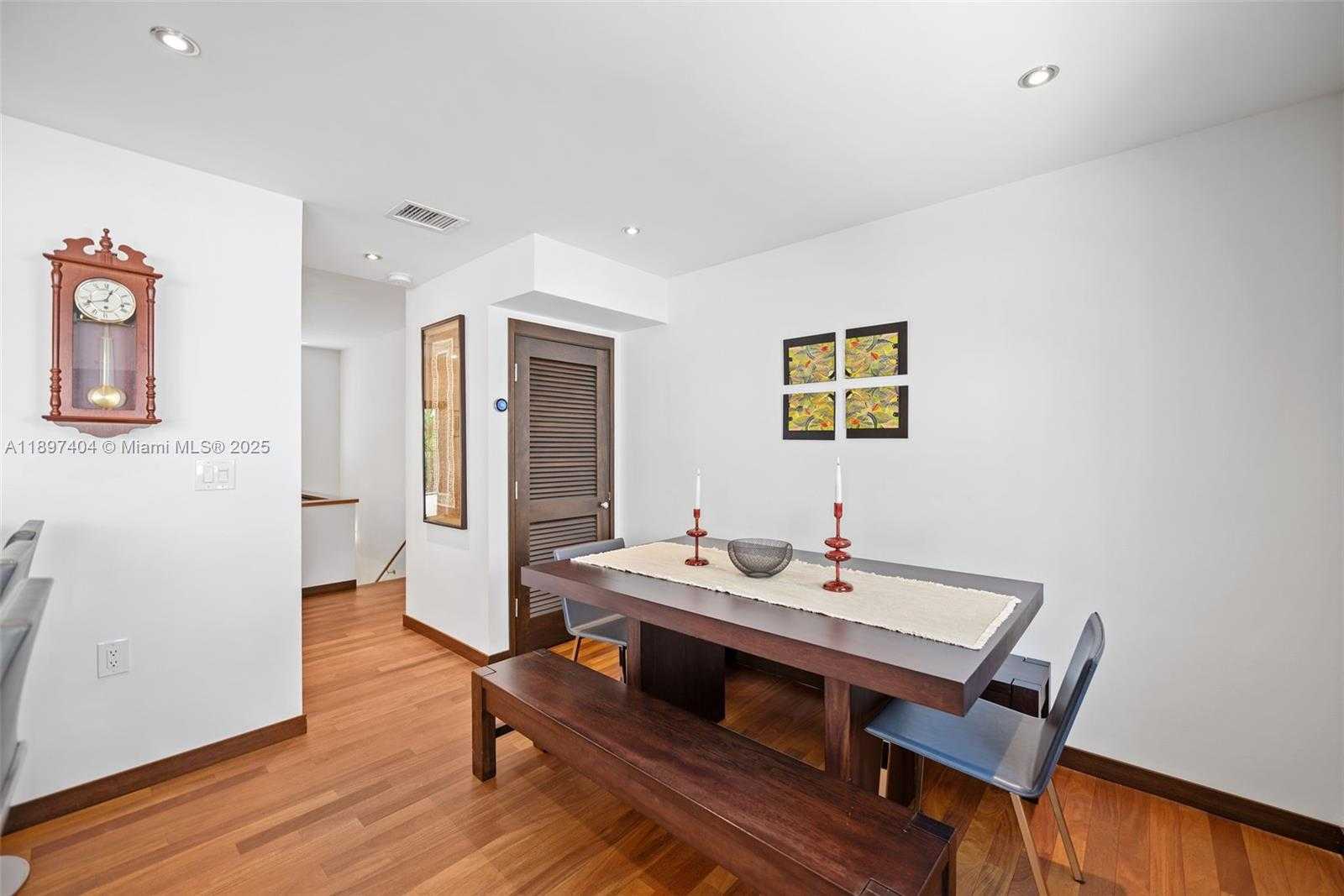 Small Image of 261 NAVARRE AVE #A-3, Coral Gables Number 7
