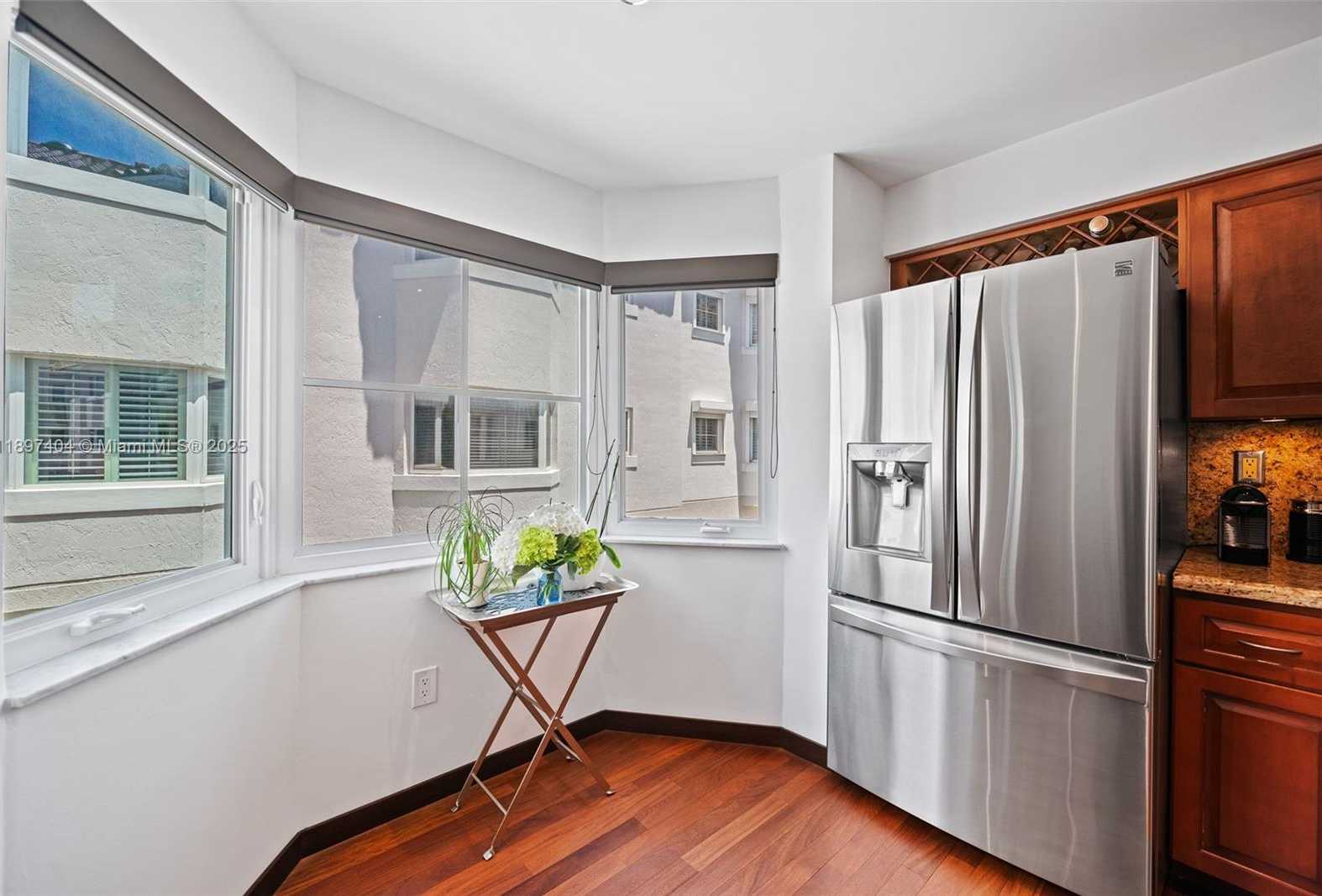 Small Image of 261 NAVARRE AVE #A-3, Coral Gables Number 9