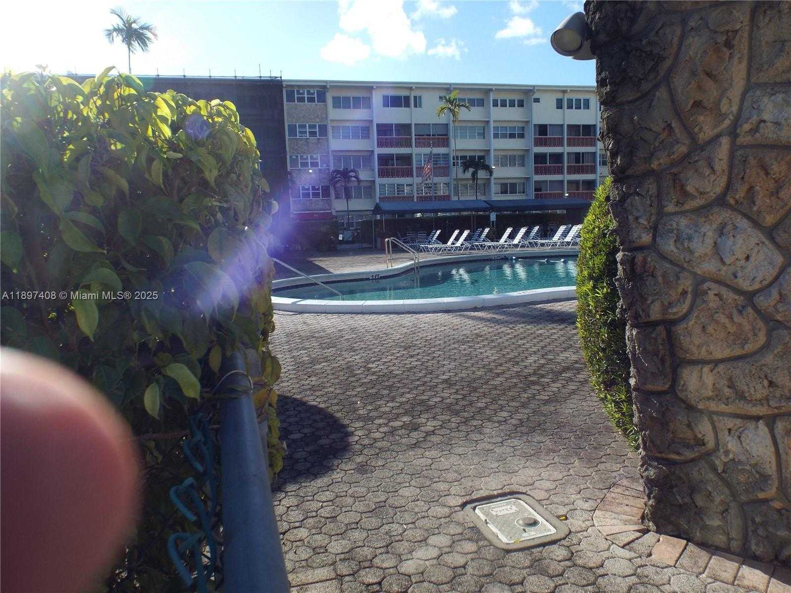 Small Image of 410 SOUTH EAST 2ND ST #102, Hallandale Beach Number 4