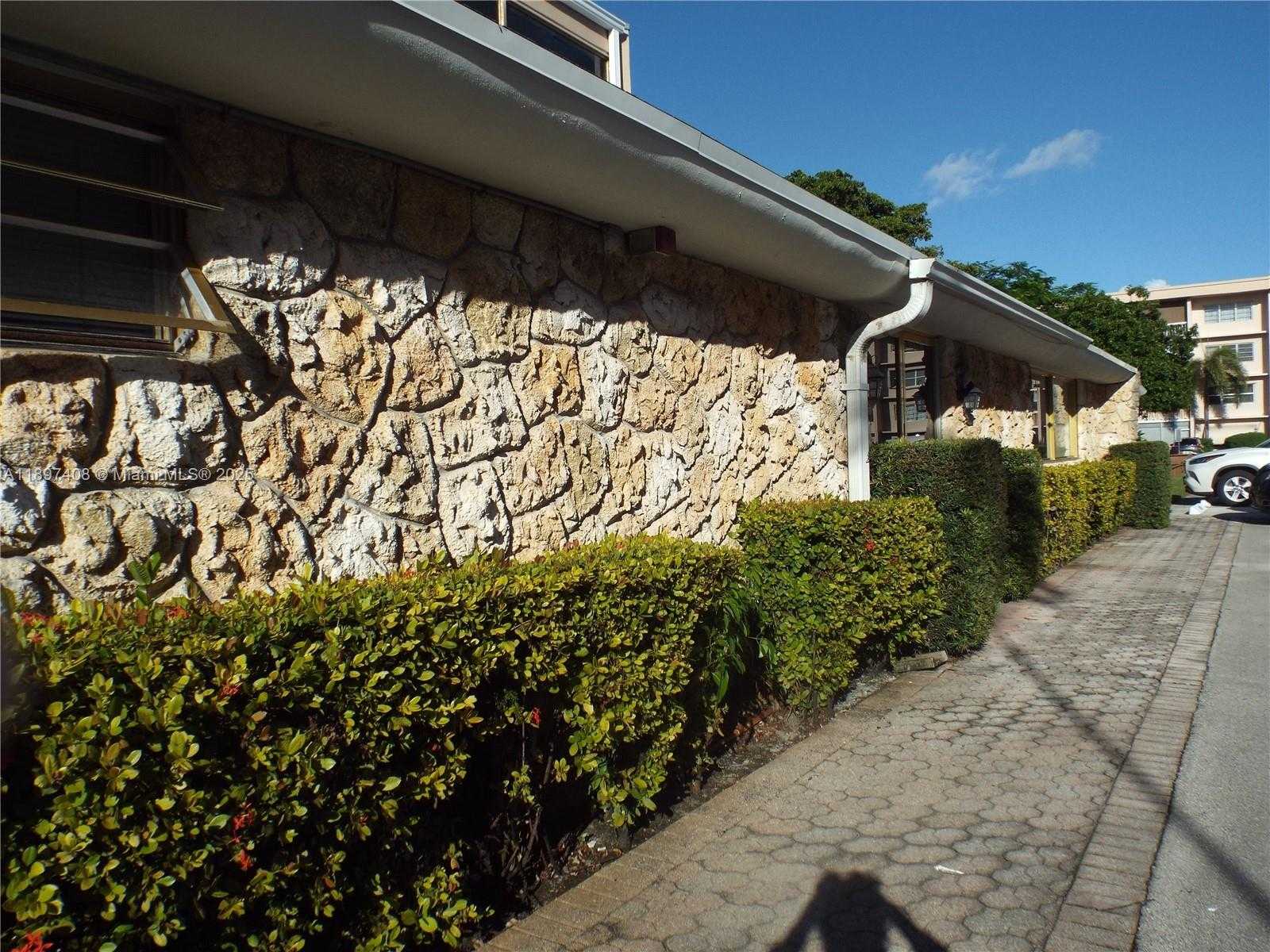 Small Image of 410 SOUTH EAST 2ND ST #102, Hallandale Beach Number 5